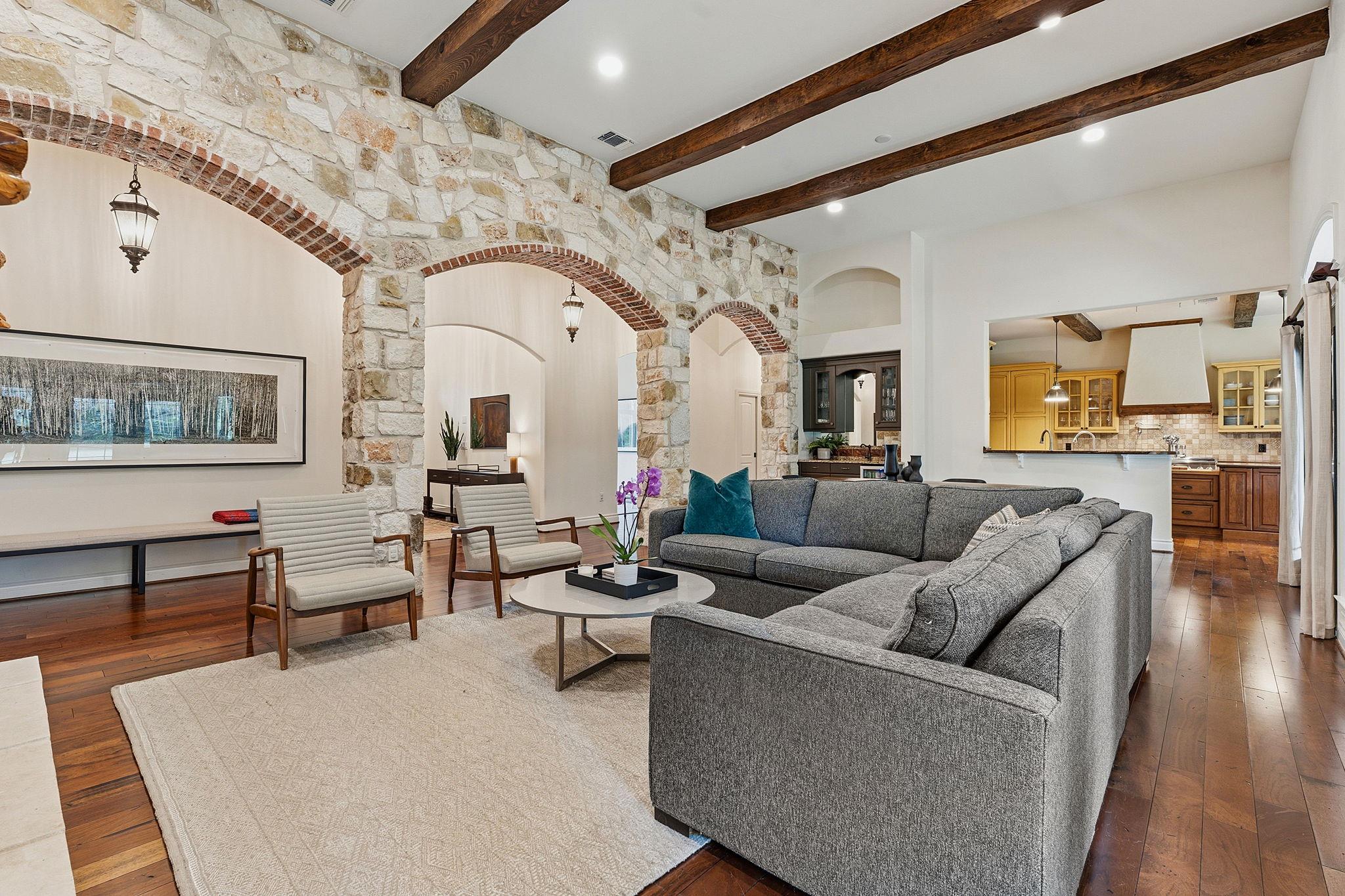 8121 Bluff Trail Austin TX 78737