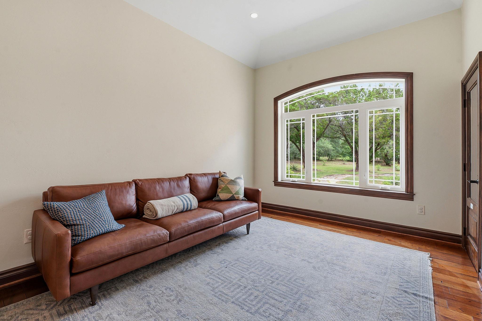 8121 Bluff Trail Austin TX 78737