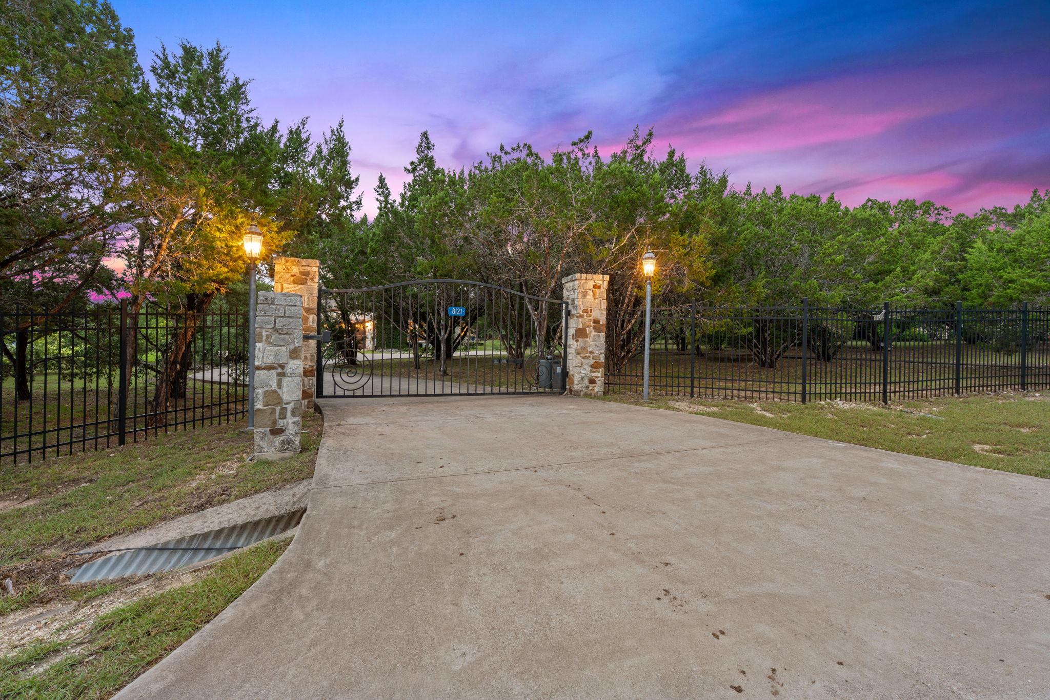 8121 Bluff Trail Austin TX 78737