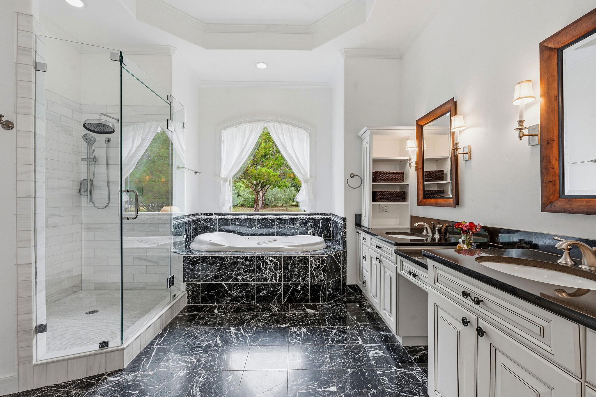 8121 Bluff Trail Austin TX 78737