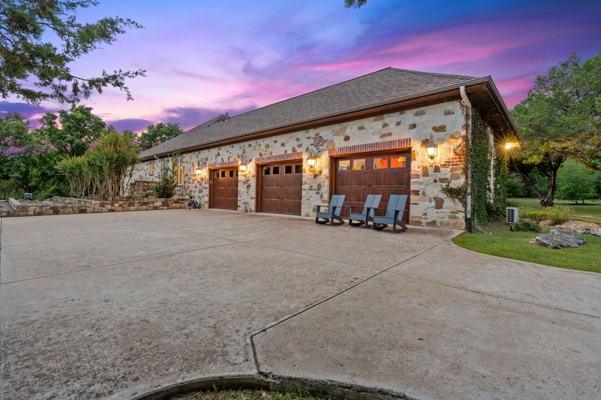 8121 Bluff Trail Austin TX 78737