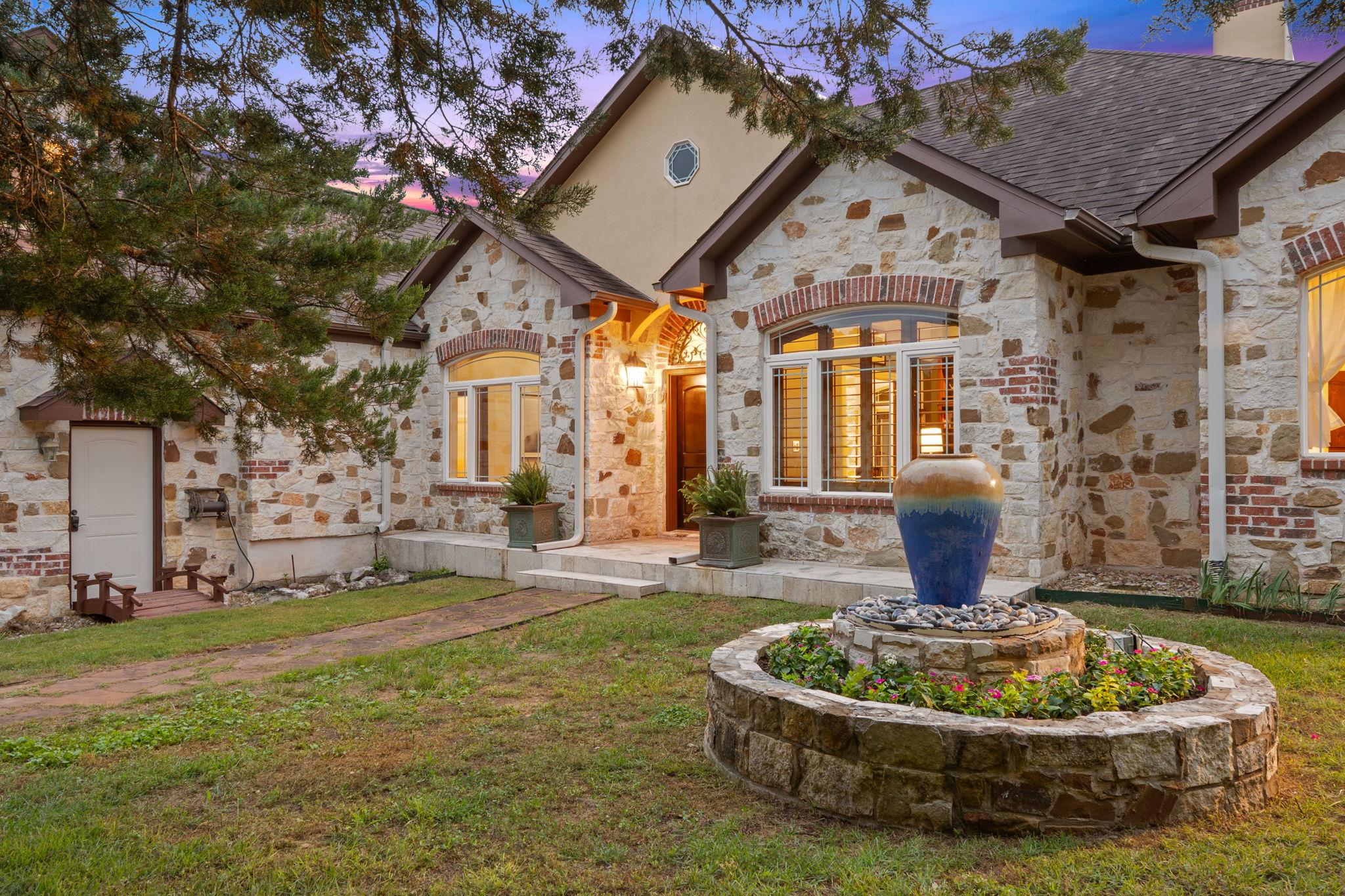 8121 Bluff Trail Austin TX 78737