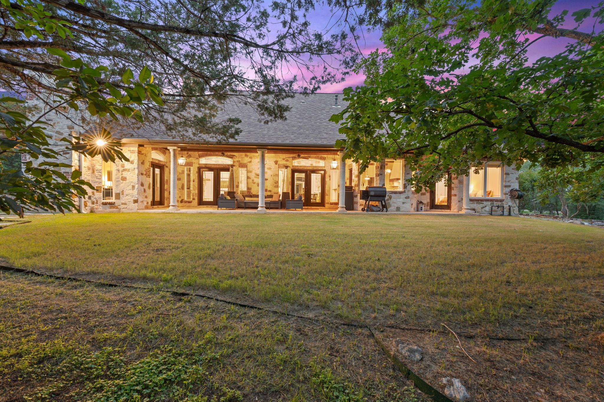 8121 Bluff Trail Austin TX 78737