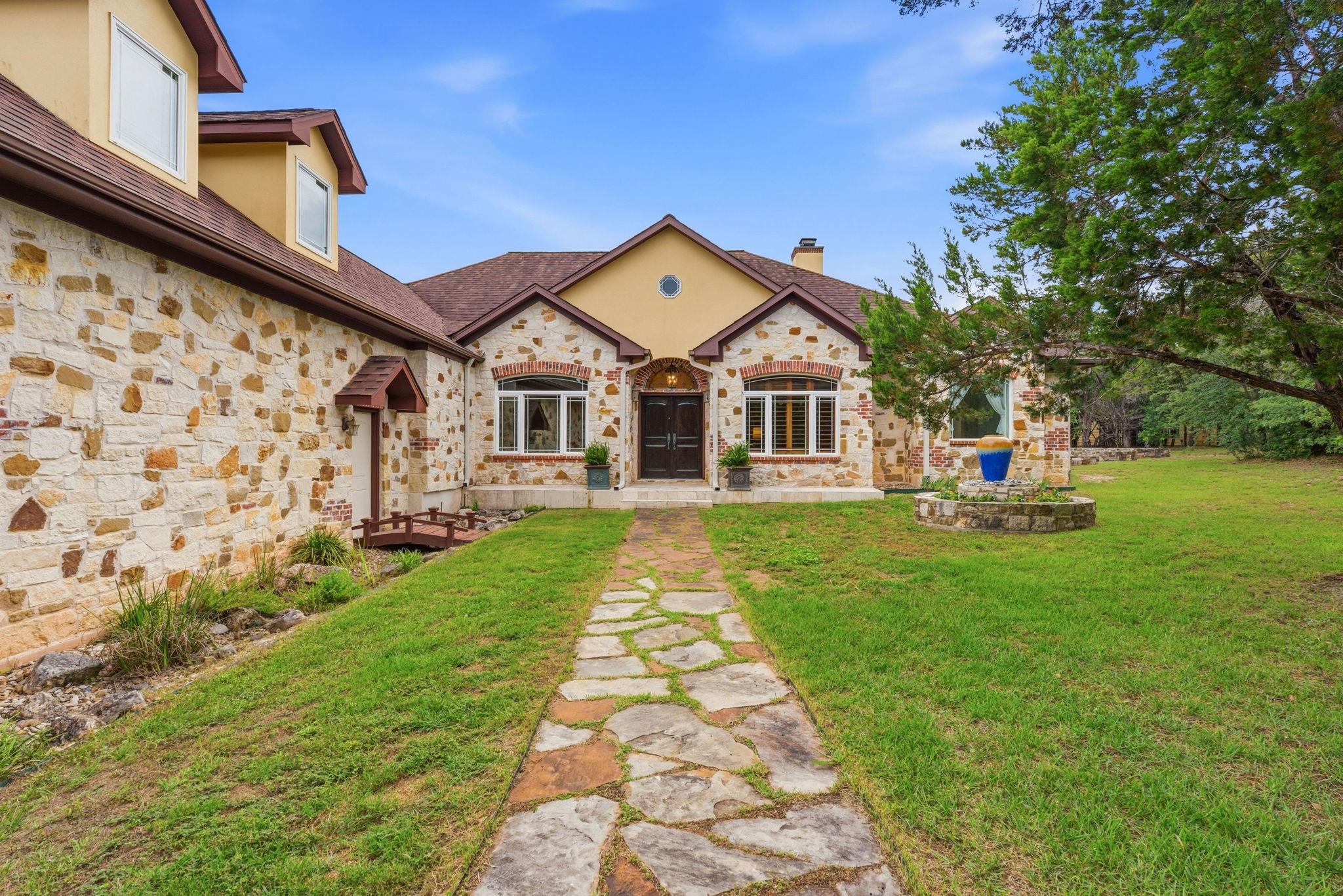 8121 Bluff Trail Austin TX 78737