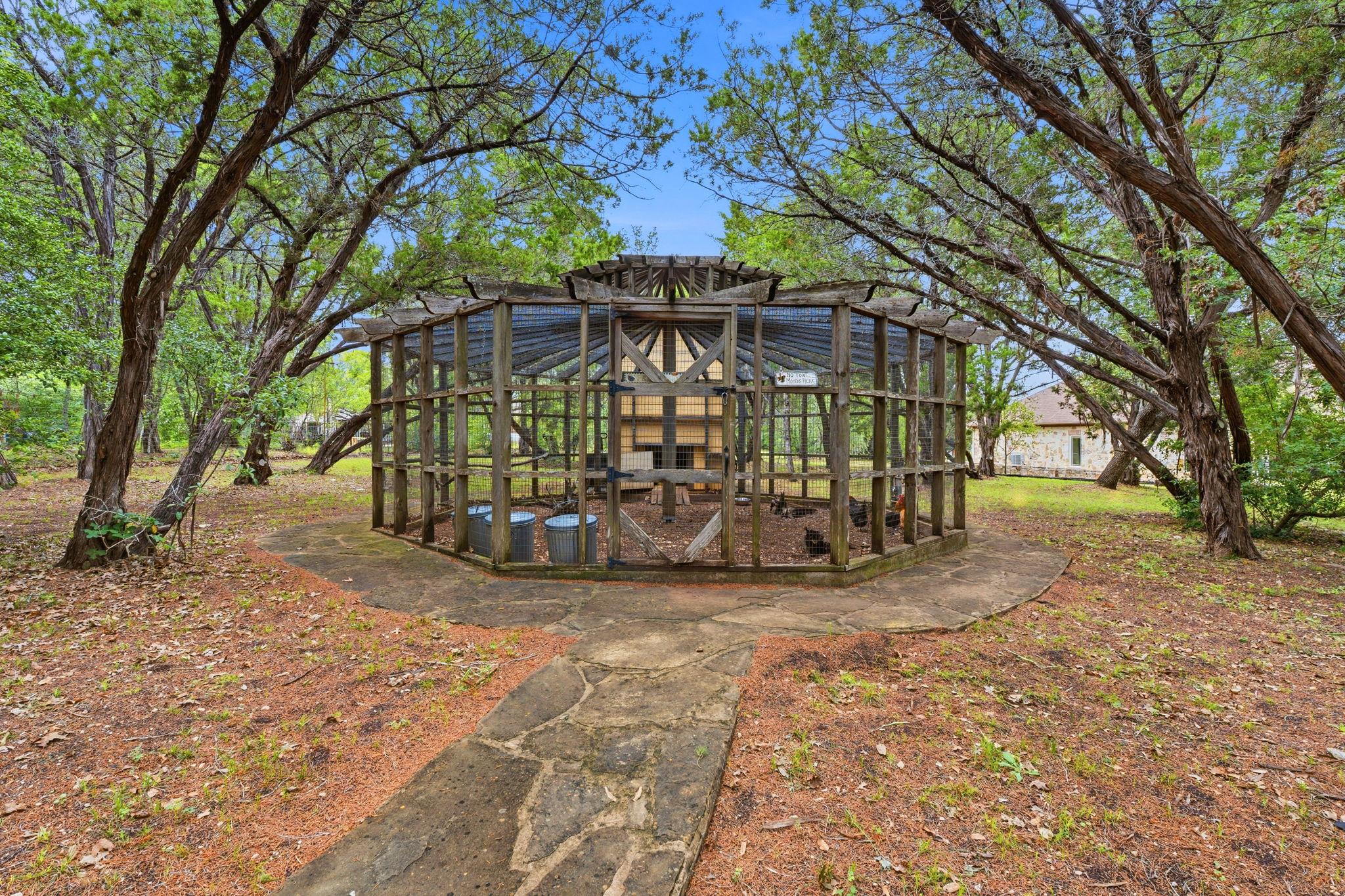 8121 Bluff Trail Austin TX 78737