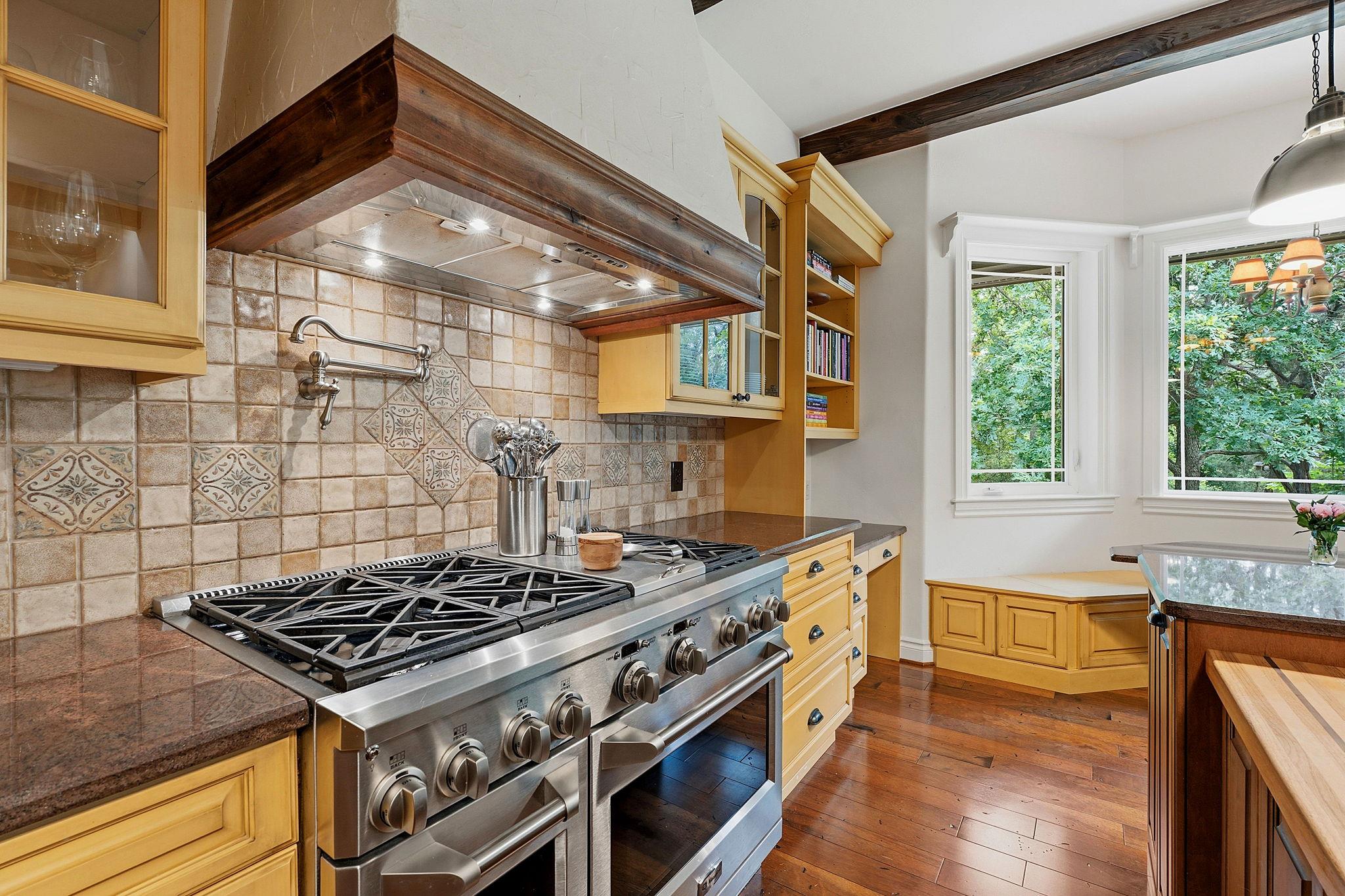 8121 Bluff Trail Austin TX 78737