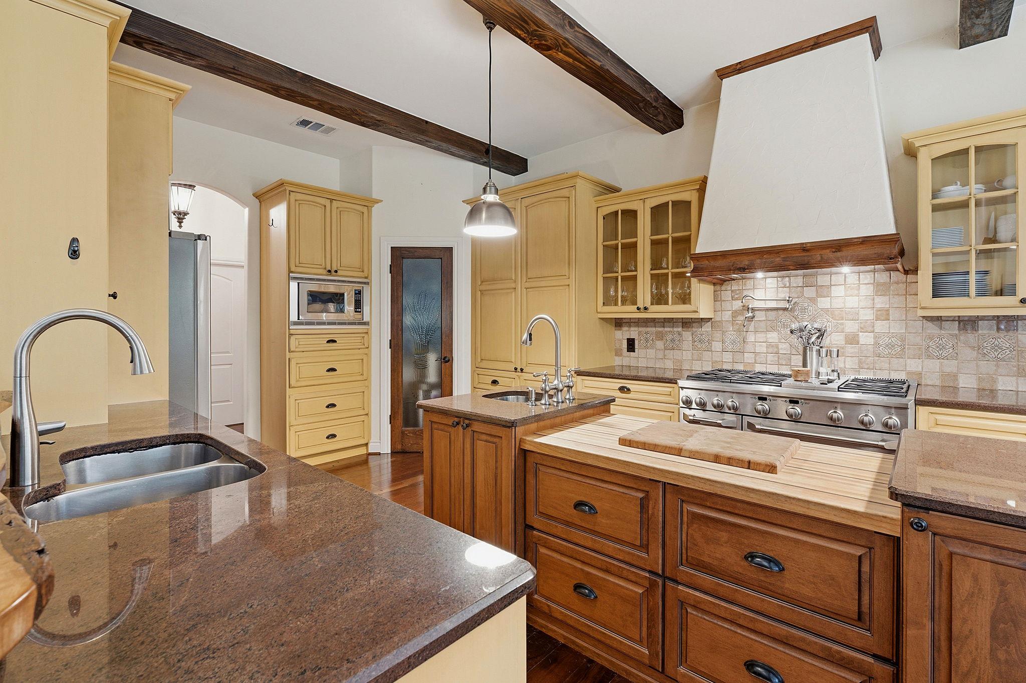 8121 Bluff Trail Austin TX 78737