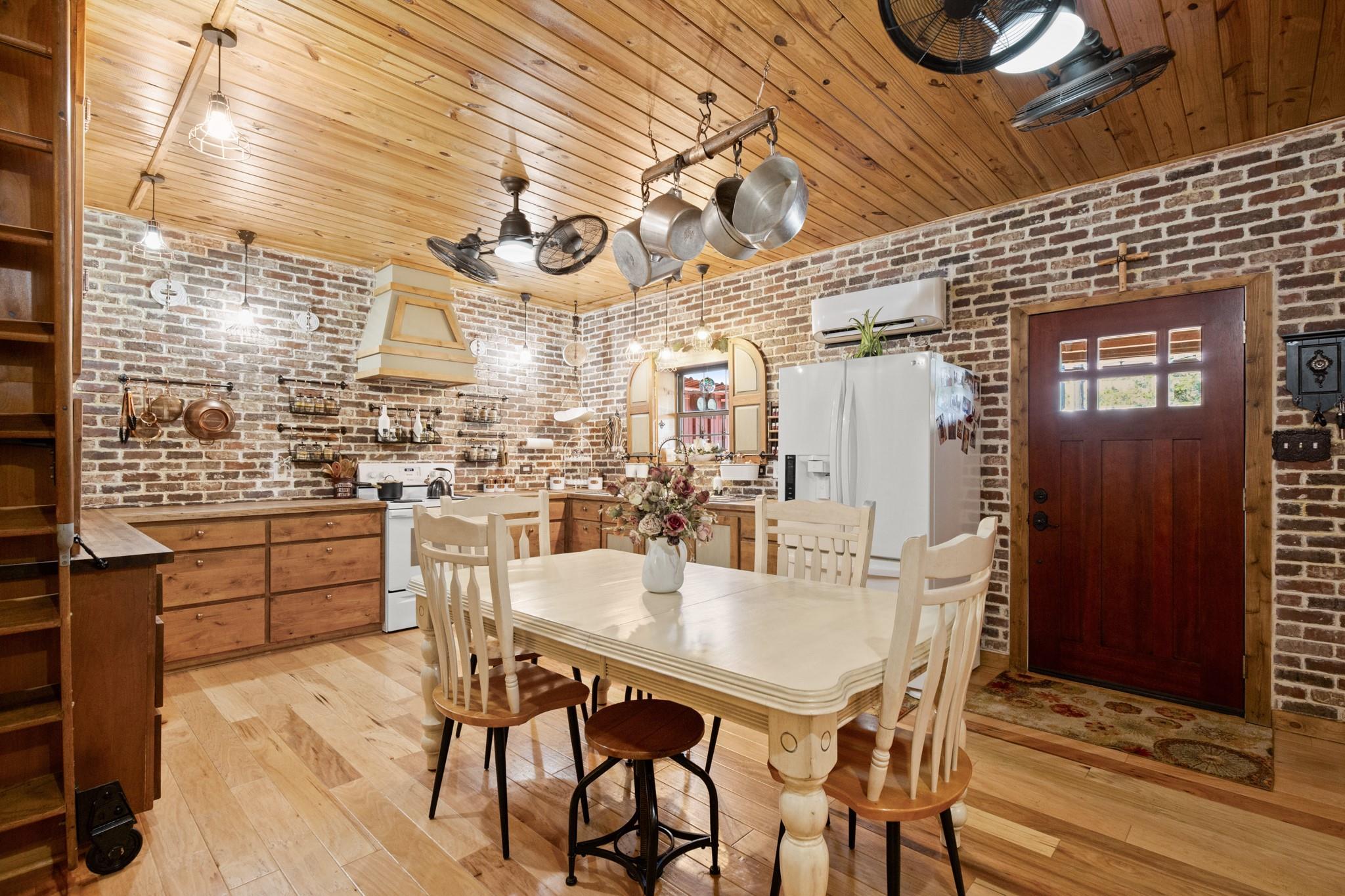 320 Pecan 3 Florence TX 76527