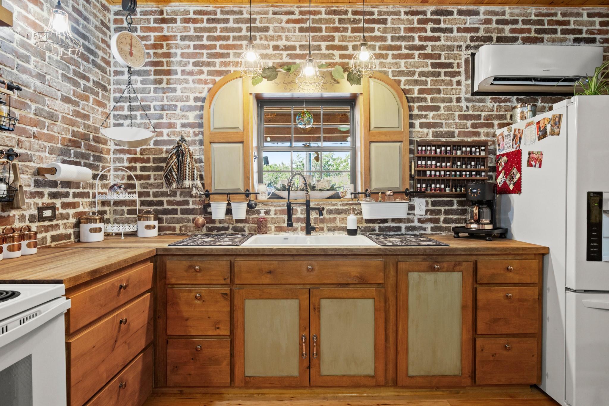 320 Pecan 3 Florence TX 76527