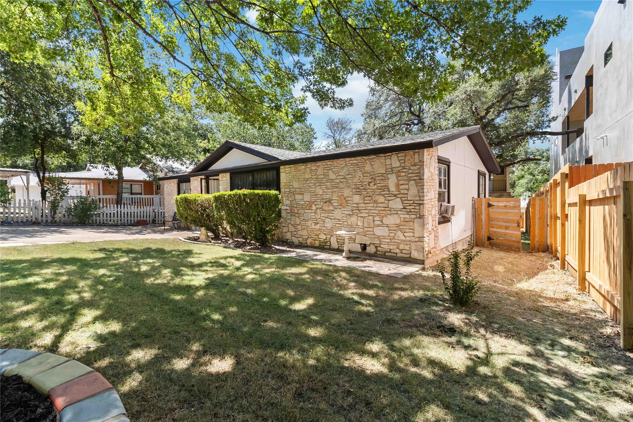 1002 Walter Street Austin TX 78702