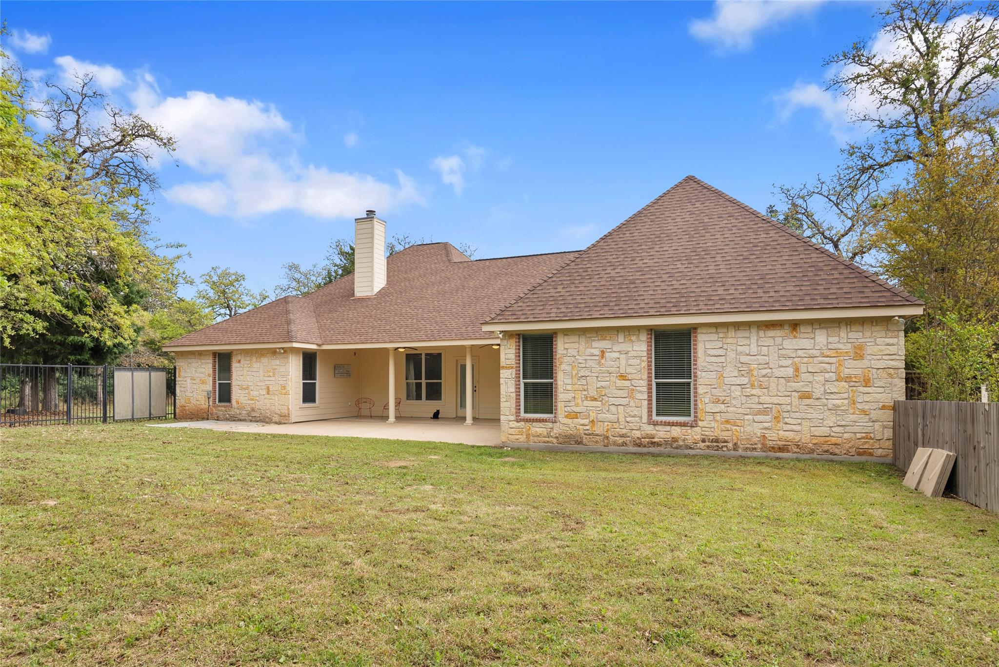 330 Arbors Circle Elgin TX 78621