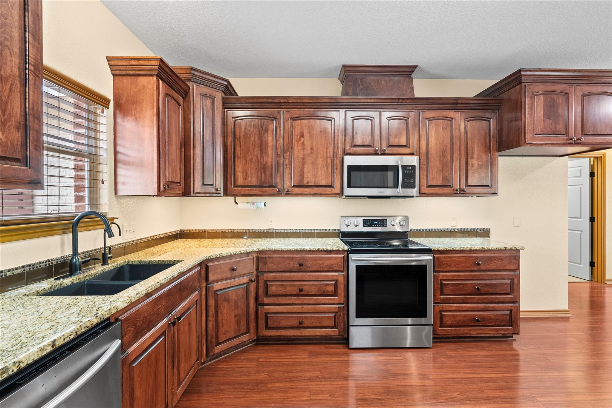 330 Arbors Circle Elgin TX 78621