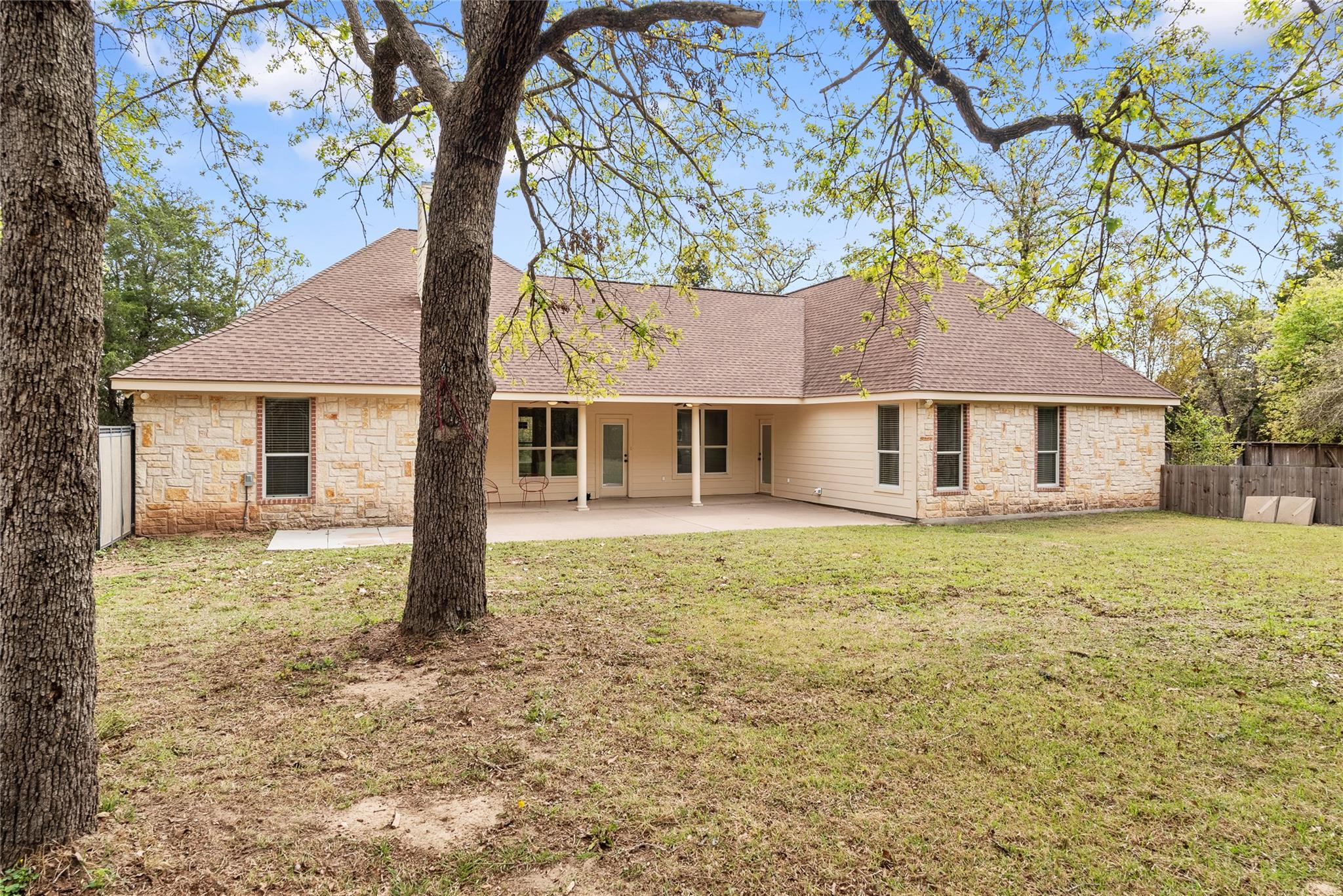 330 Arbors Circle Elgin TX 78621