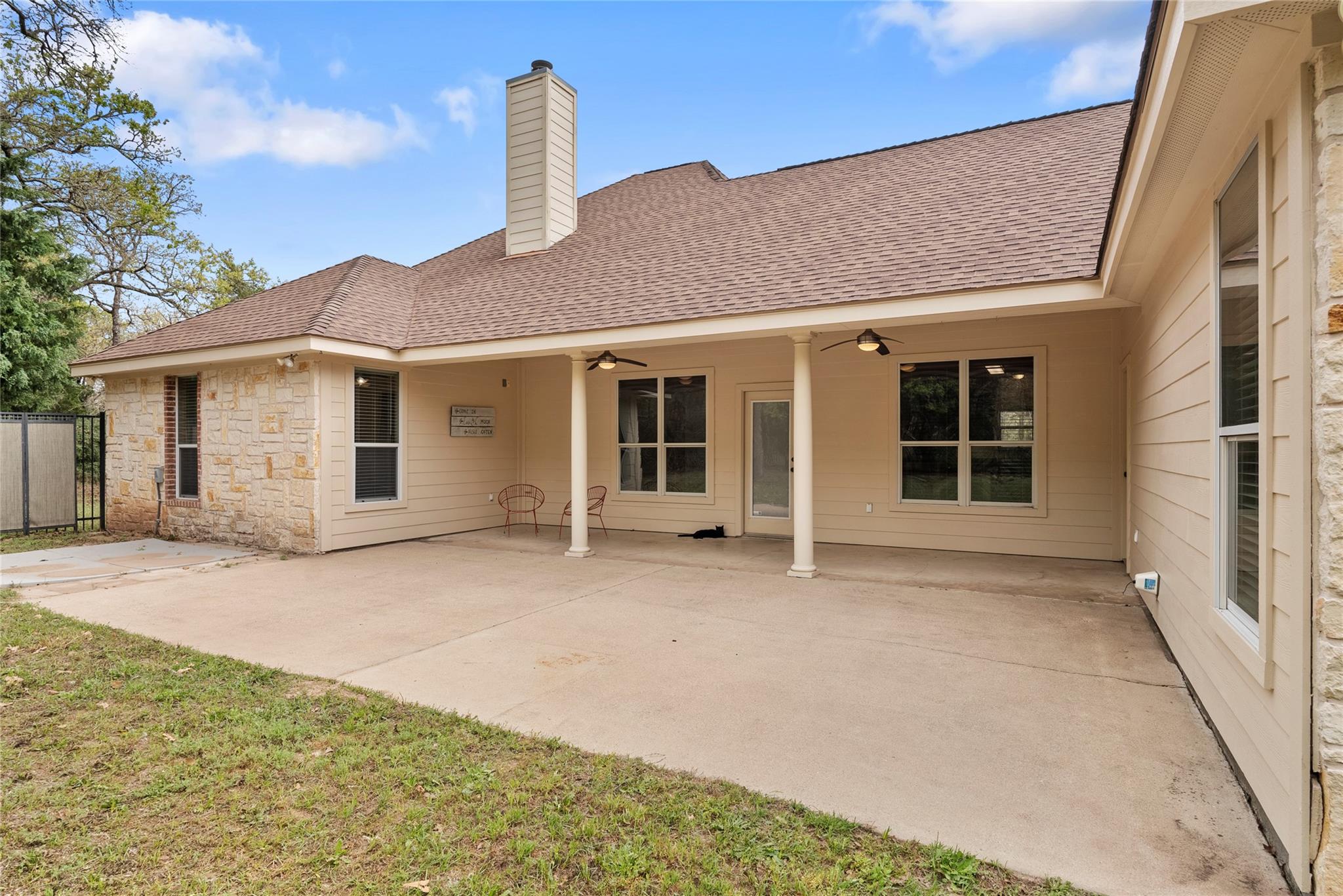 330 Arbors Circle Elgin TX 78621