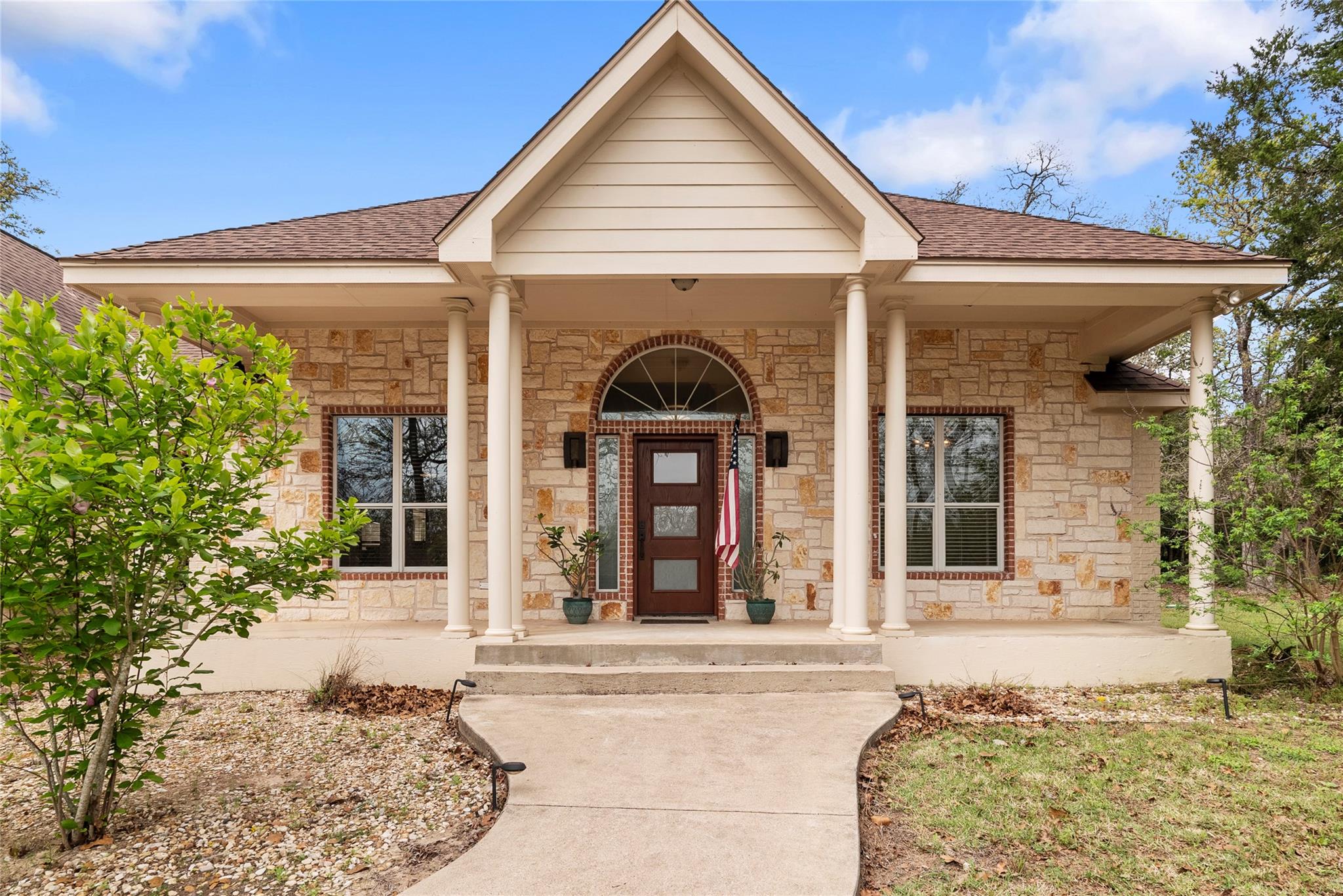 330 Arbors Circle Elgin TX 78621