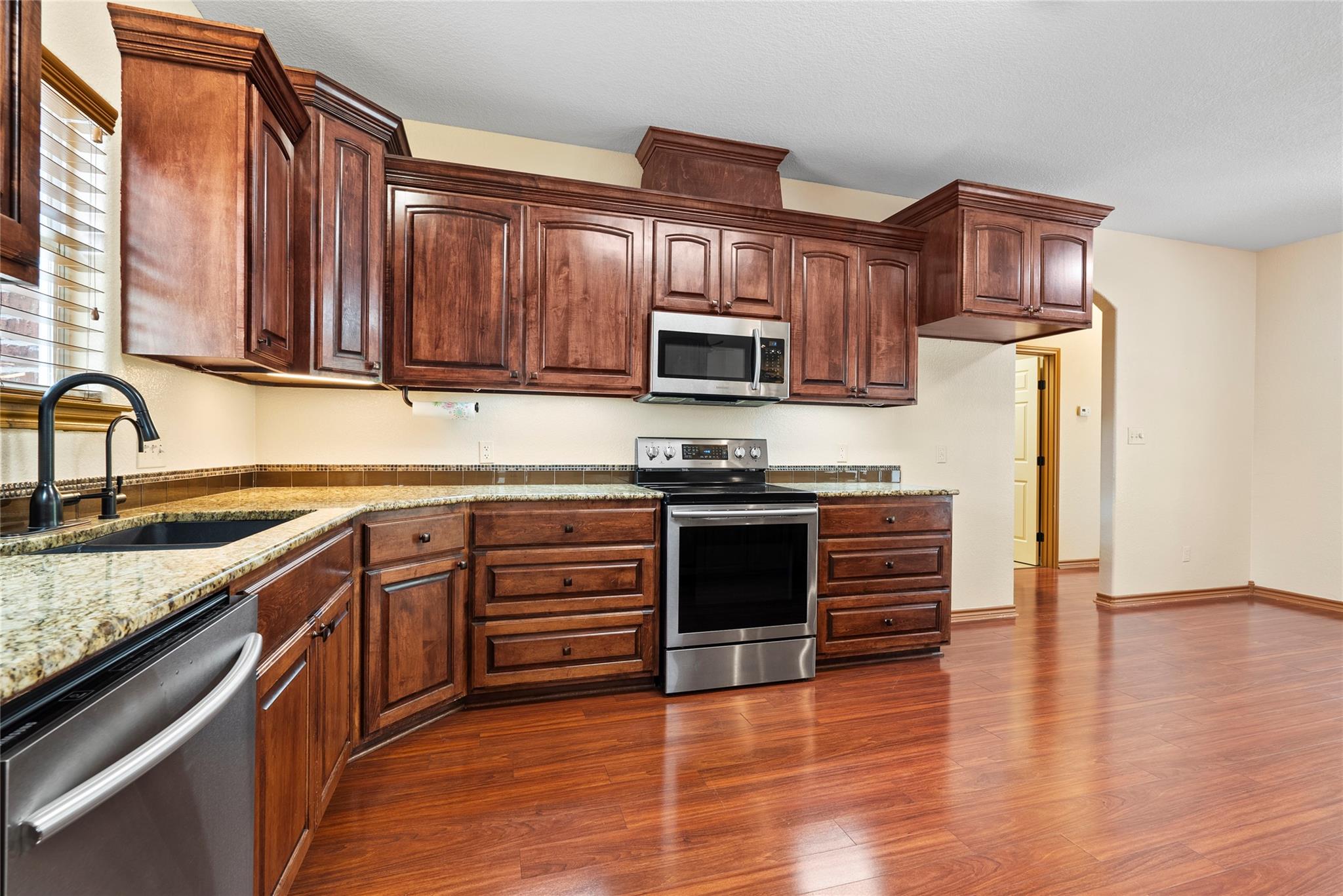 330 Arbors Circle Elgin TX 78621