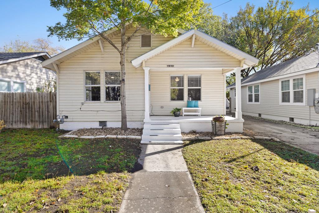 1223, 1223 1/2 & 1225 S Austin Avenue S Georgetown TX 78626