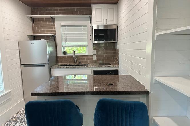 1223, 1223 1/2 & 1225 S Austin Avenue S Georgetown TX 78626