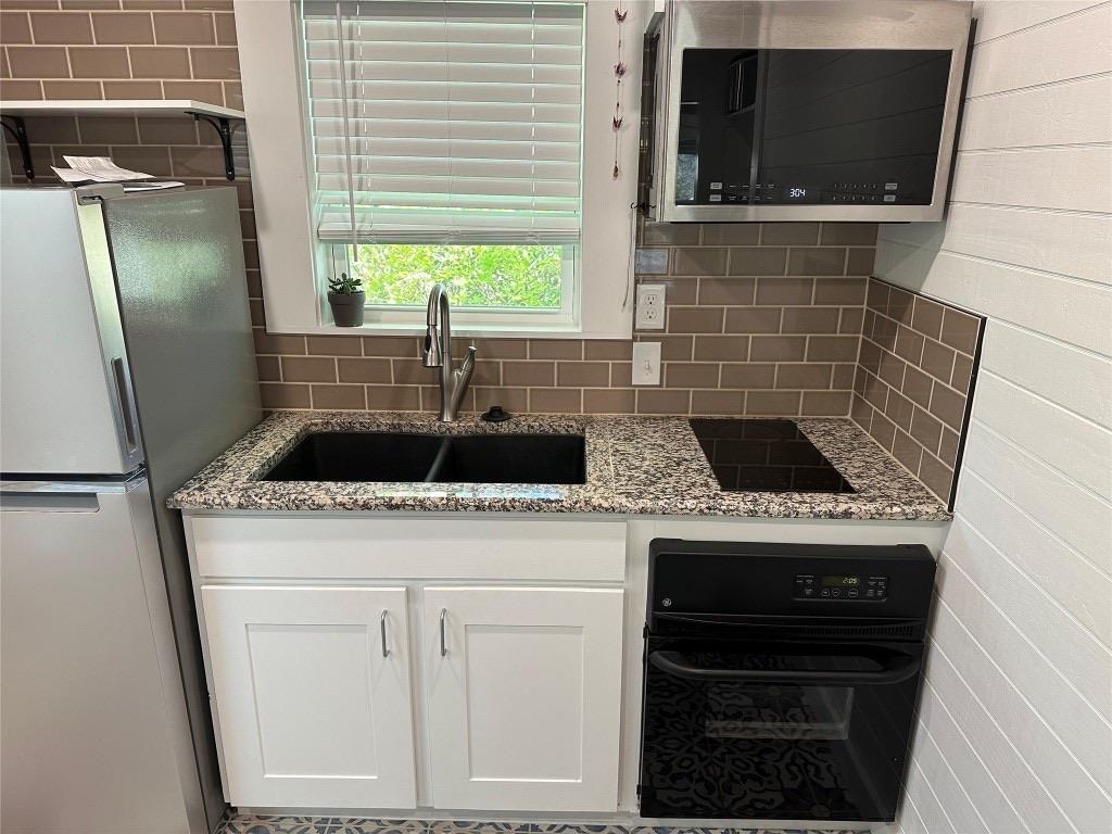 1223, 1223 1/2 & 1225 S Austin Avenue S Georgetown TX 78626