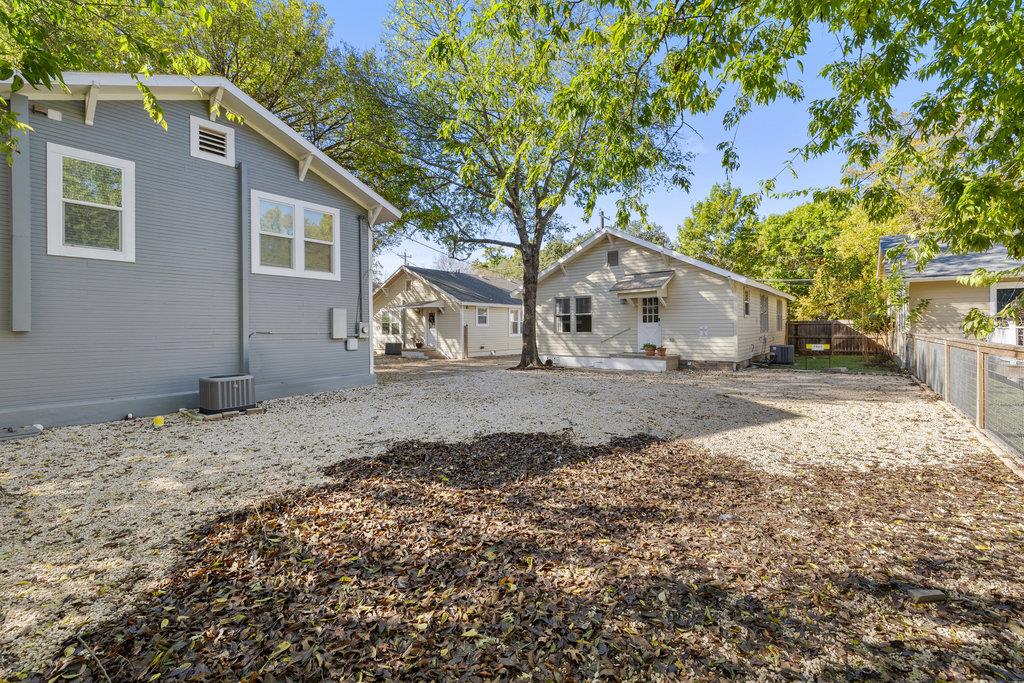 1223, 1223 1/2 & 1225 S Austin Avenue S Georgetown TX 78626