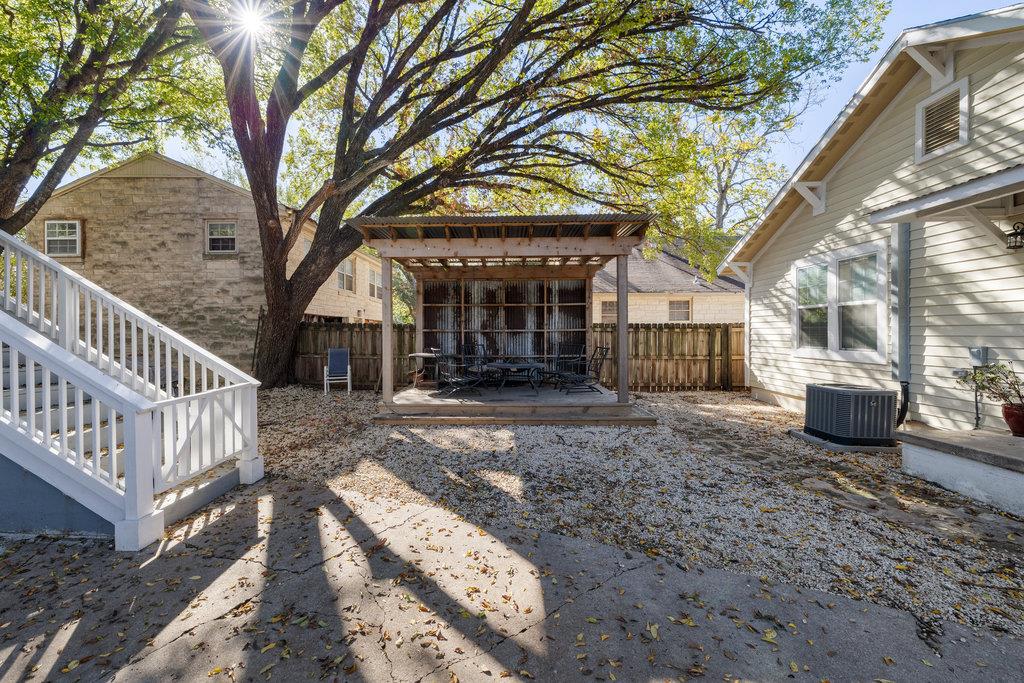 1223, 1223 1/2 & 1225 S Austin Avenue S Georgetown TX 78626