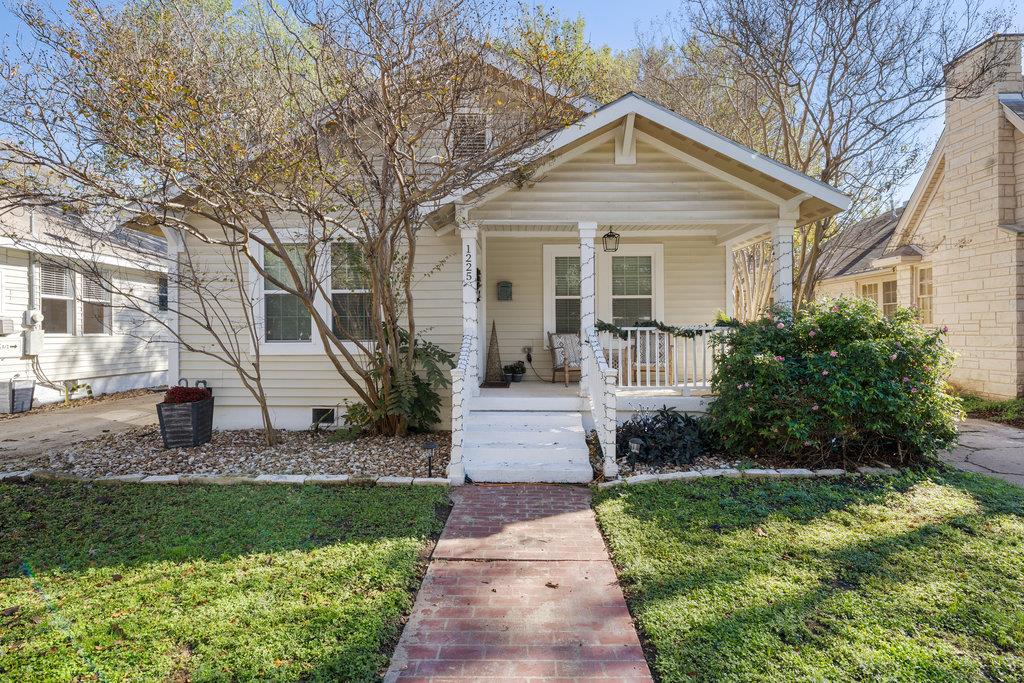 1223, 1223 1/2 & 1225 S Austin Avenue S Georgetown TX 78626