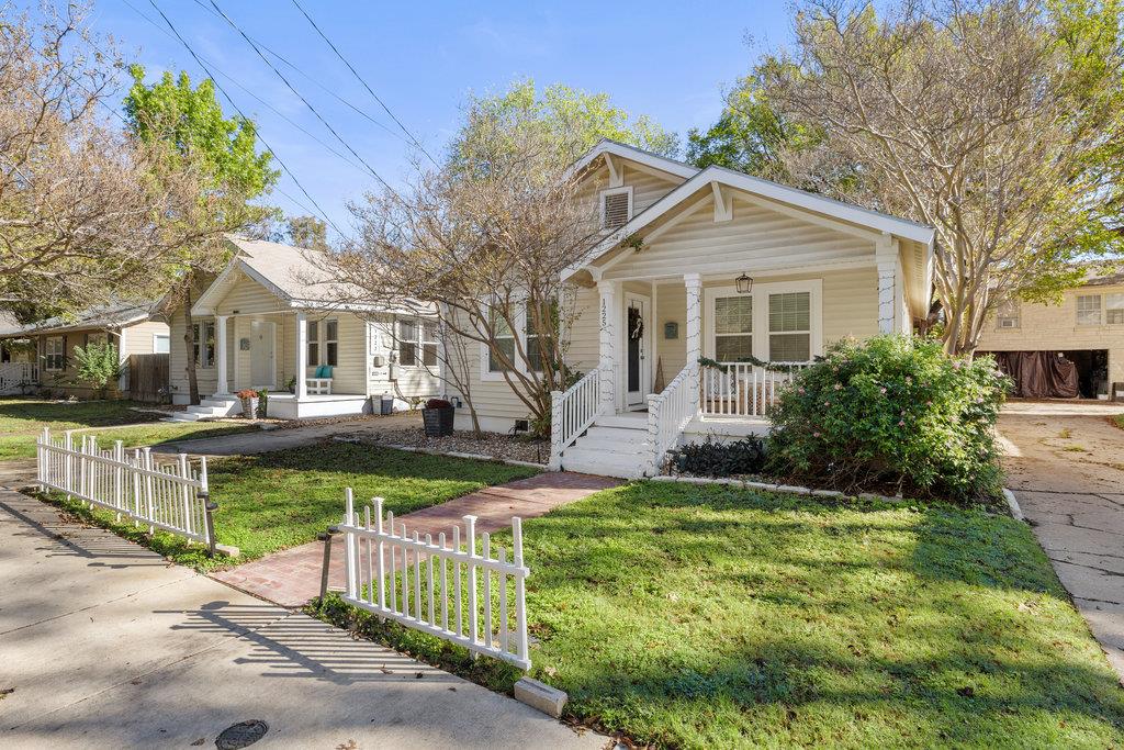 1223, 1223 1/2 & 1225 S Austin Avenue S Georgetown TX 78626