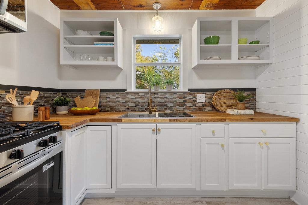 1223, 1223 1/2 & 1225 S Austin Avenue S Georgetown TX 78626