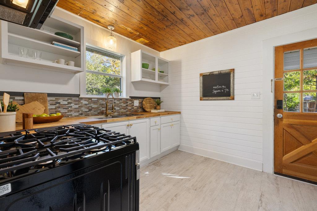 1223, 1223 1/2 & 1225 S Austin Avenue S Georgetown TX 78626
