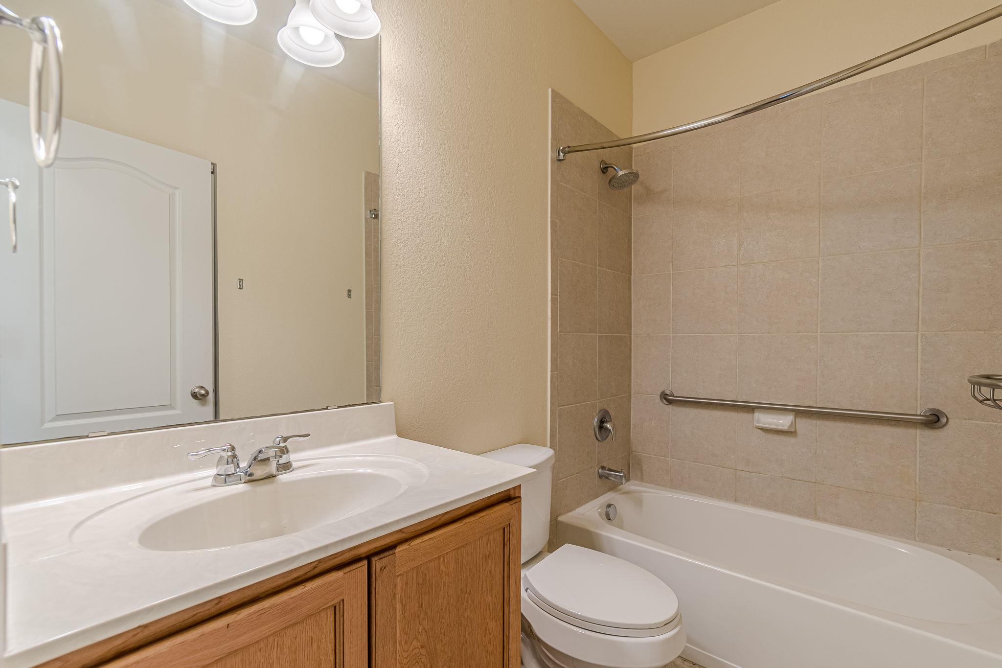 1612 Sanders Kyle TX 78640