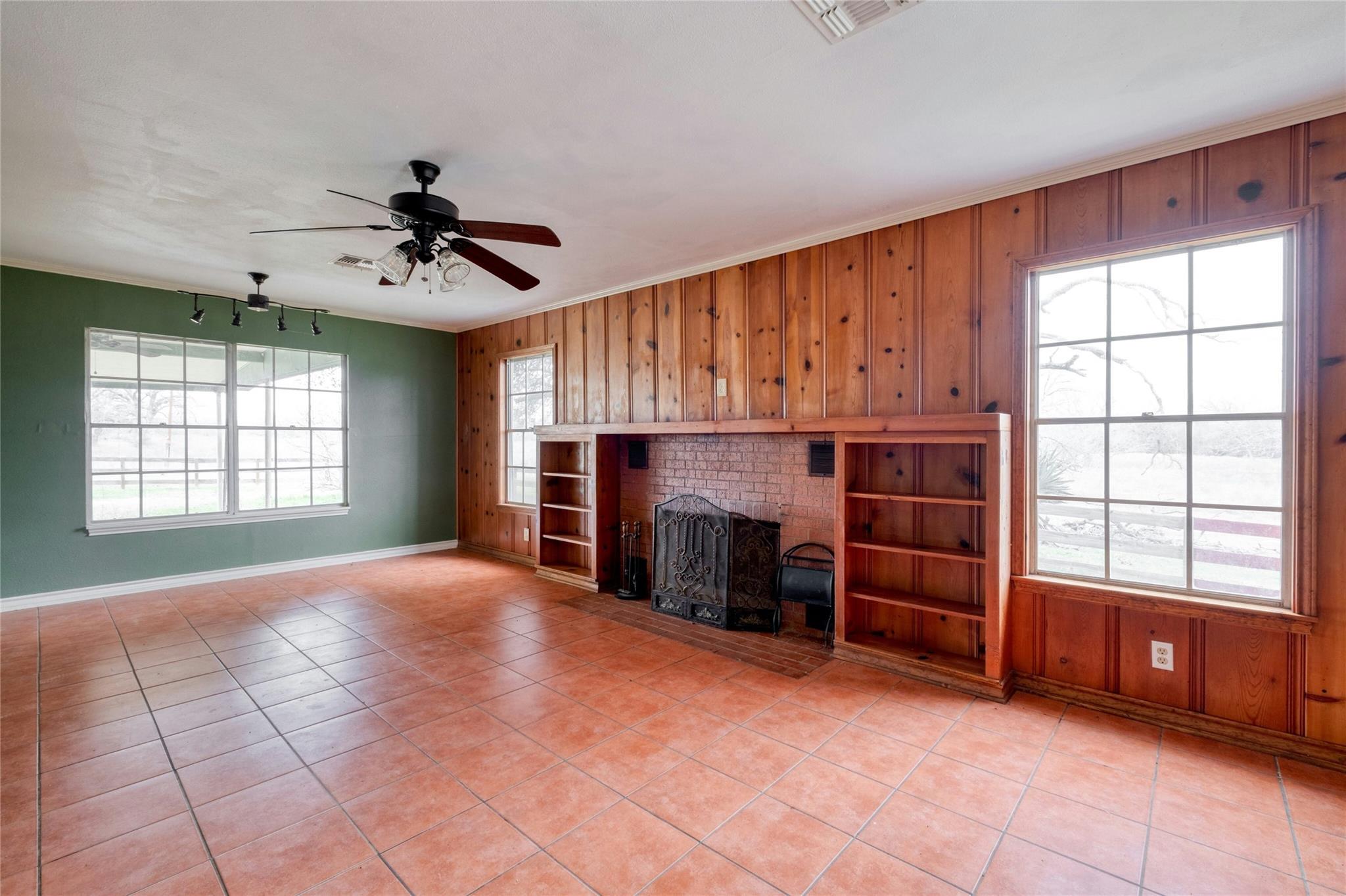 103 Robin Lane Luling TX 78648