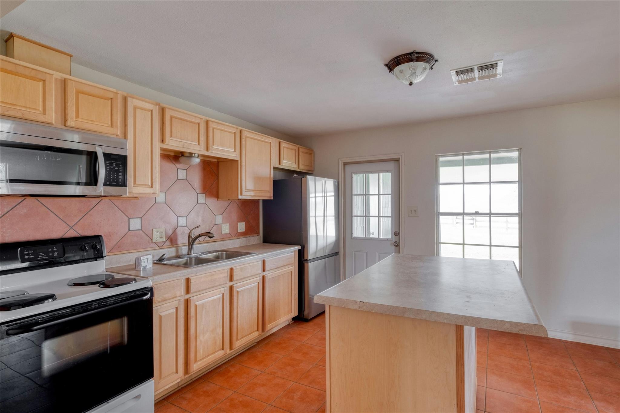103 Robin Lane Luling TX 78648