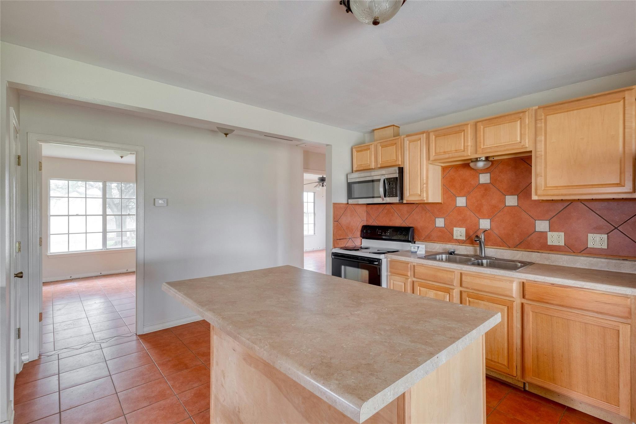 103 Robin Lane Luling TX 78648