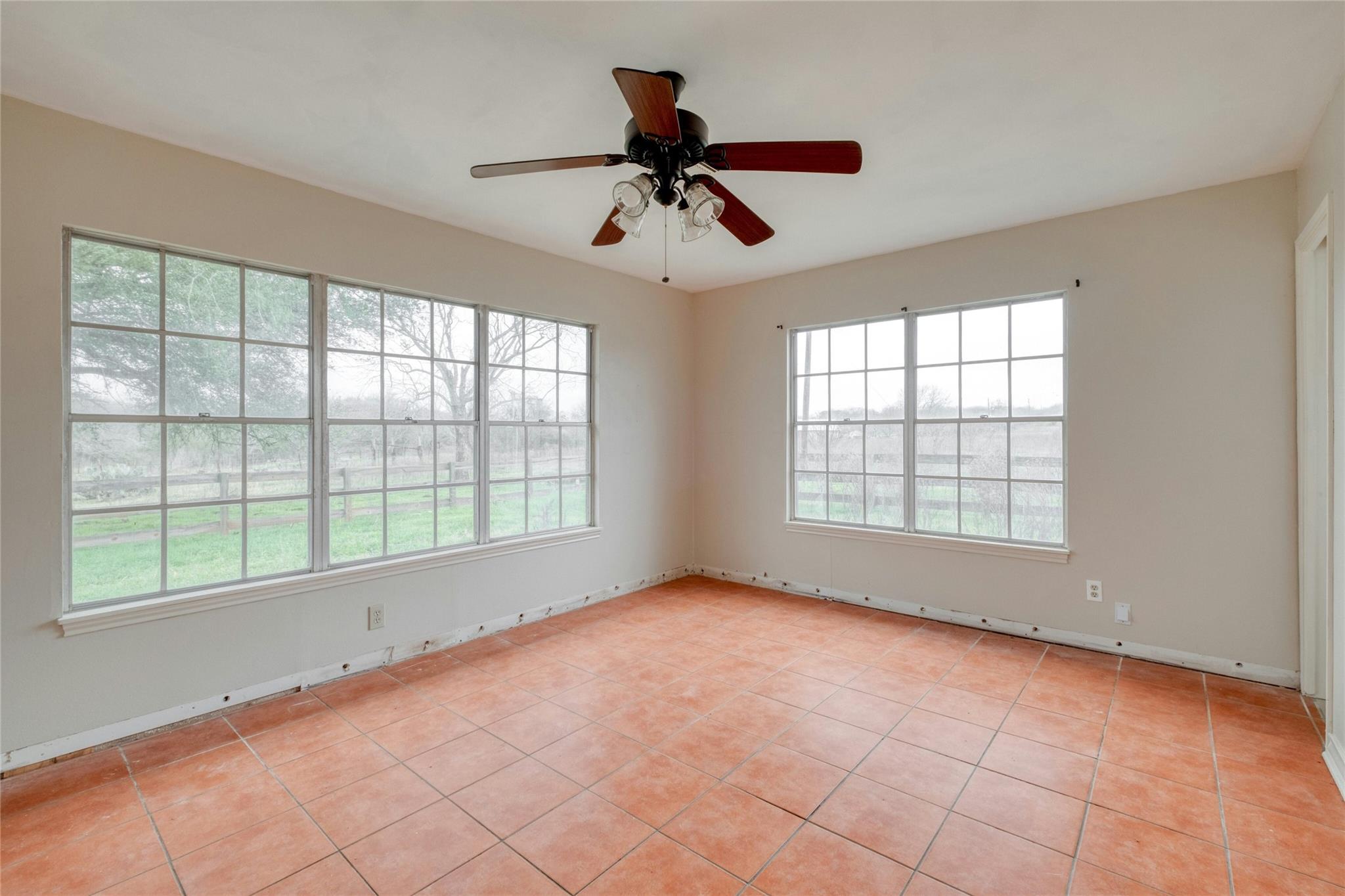 103 Robin Lane Luling TX 78648