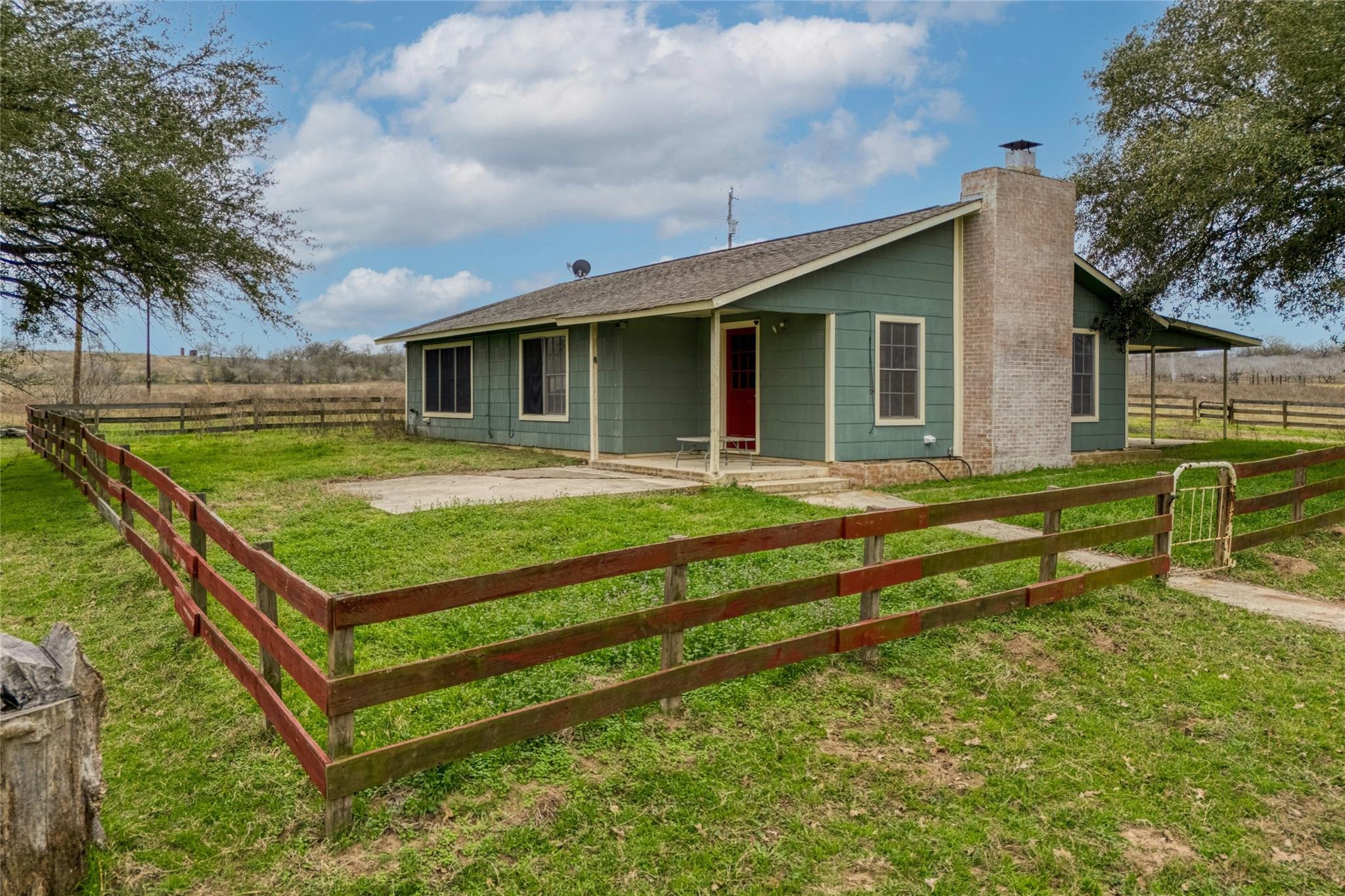 103 Robin Lane Luling TX 78648