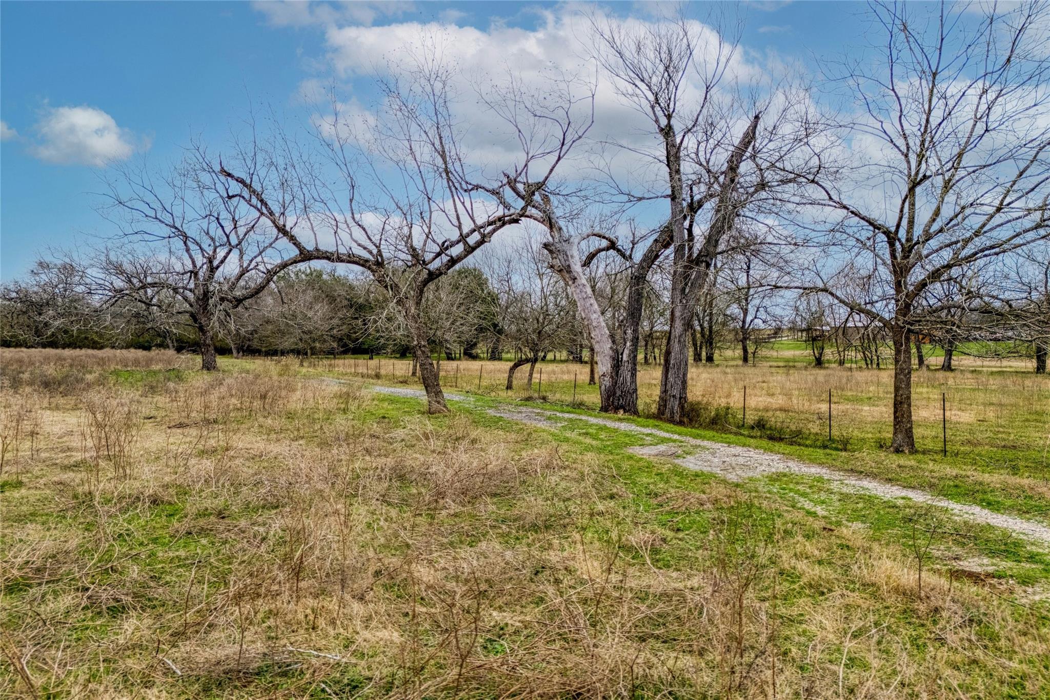 103 Robin Lane Luling TX 78648