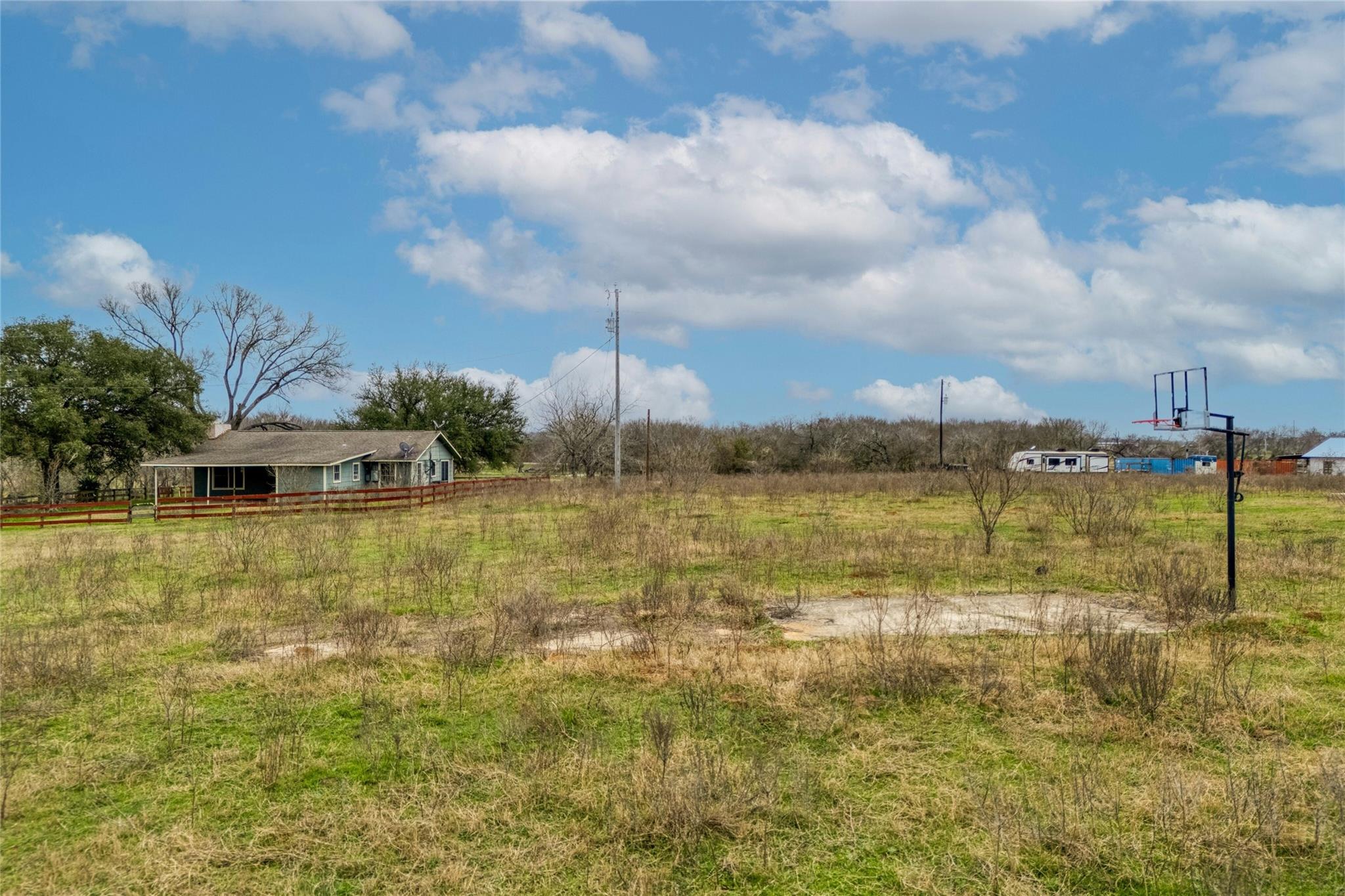103 Robin Lane Luling TX 78648