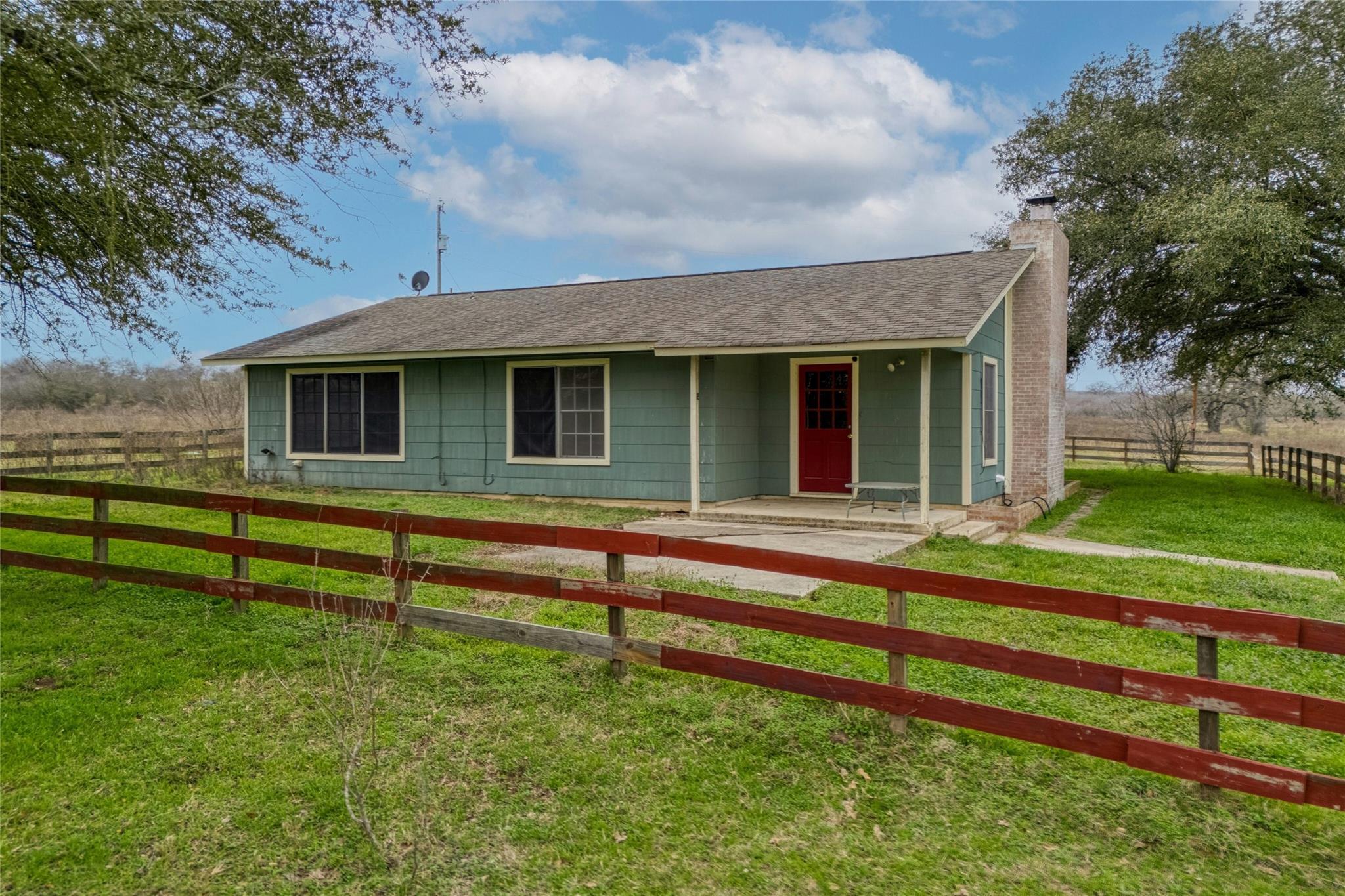 103 Robin Lane Luling TX 78648