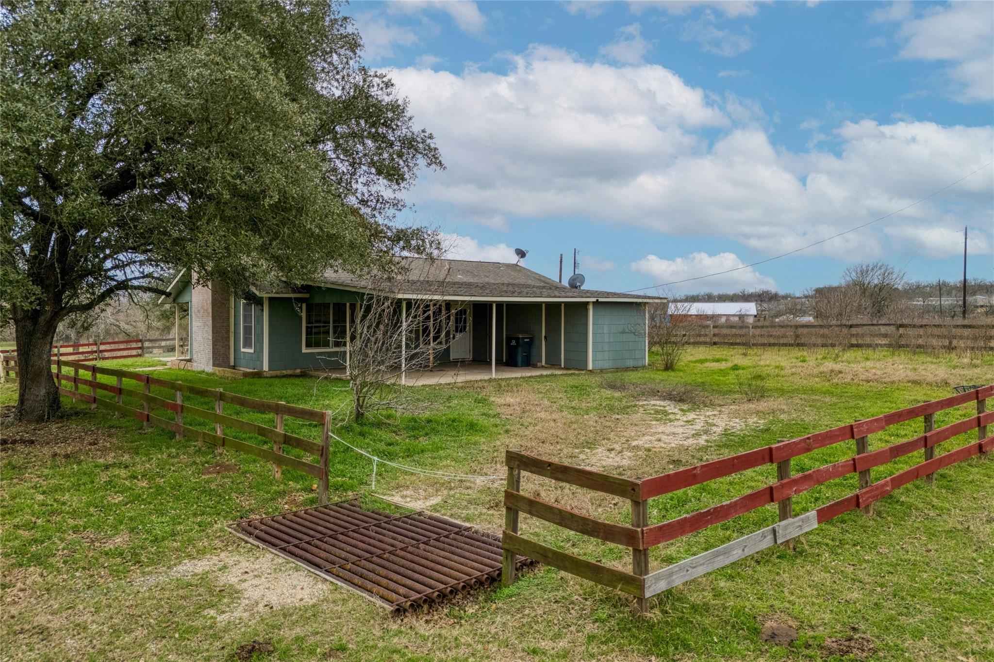 103 Robin Lane Luling TX 78648