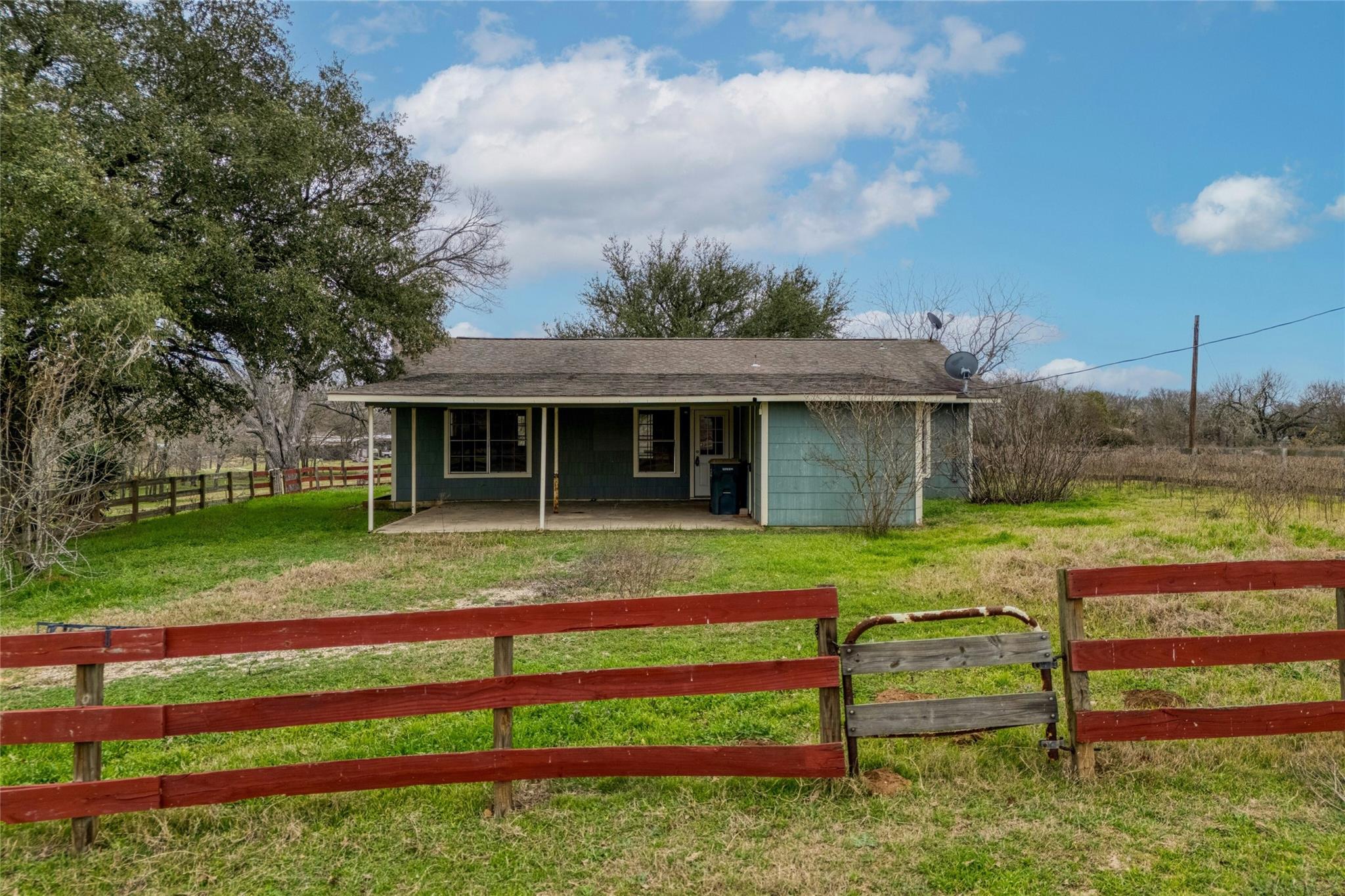 103 Robin Lane Luling TX 78648