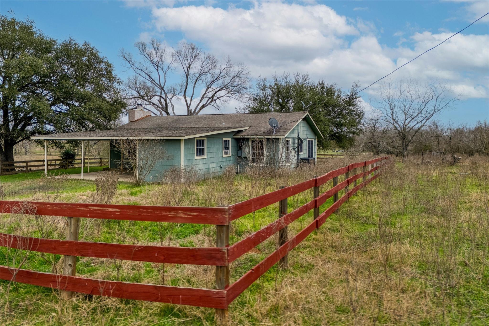 103 Robin Lane Luling TX 78648