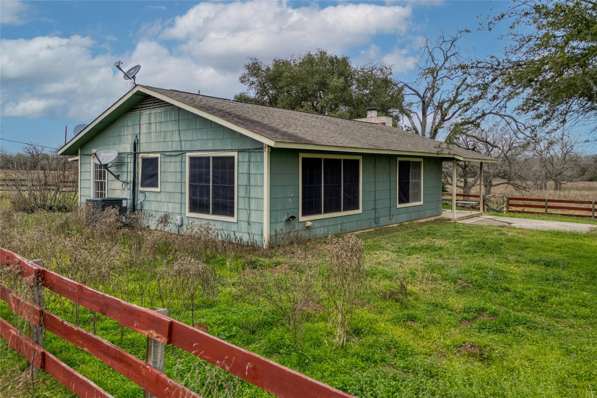 103 Robin Lane Luling TX 78648