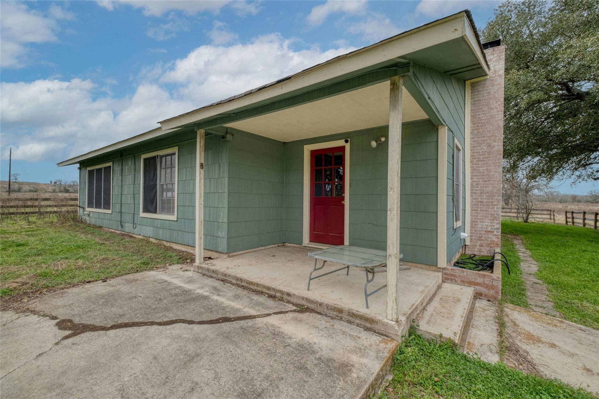 103 Robin Lane Luling TX 78648