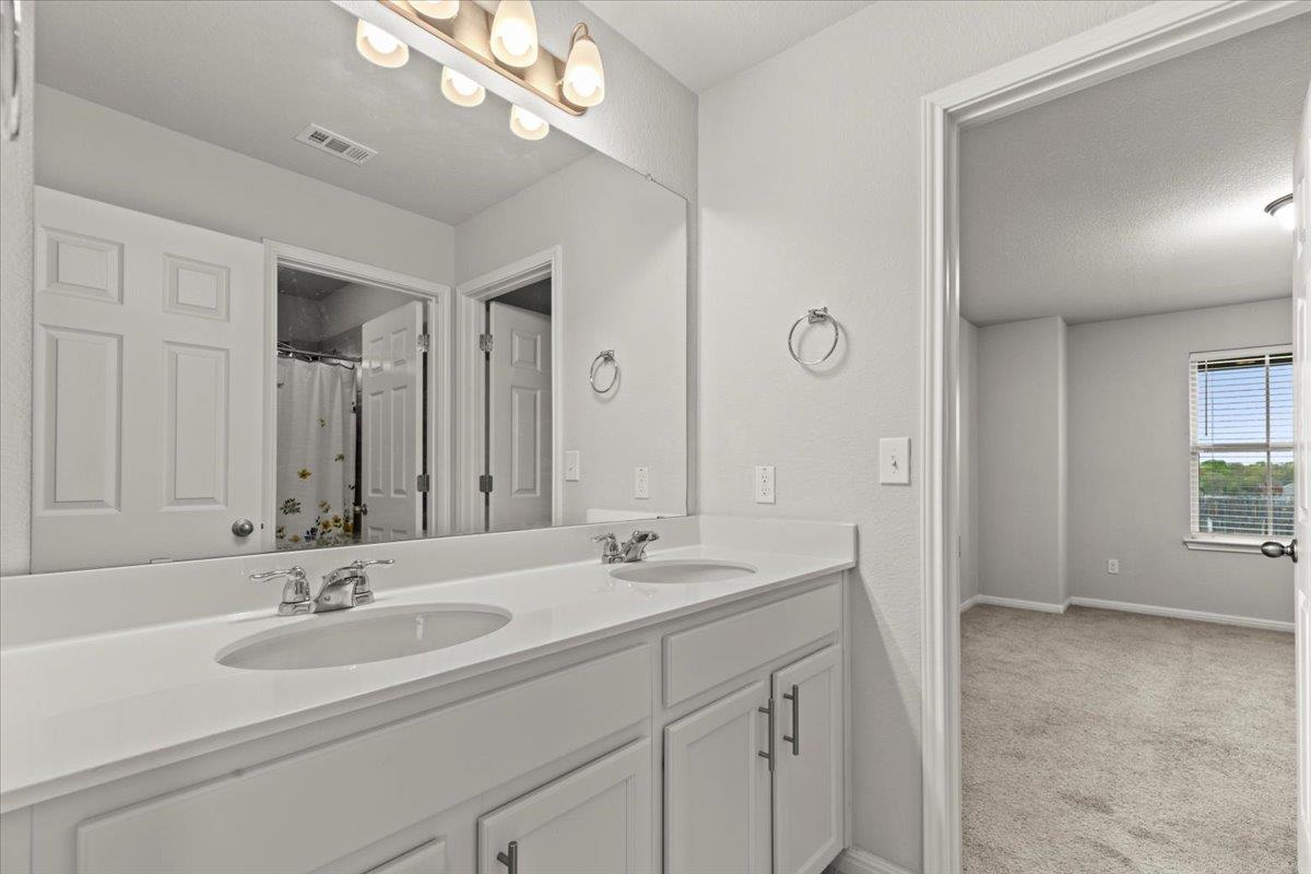 213 Munk Lane Leander TX 78641