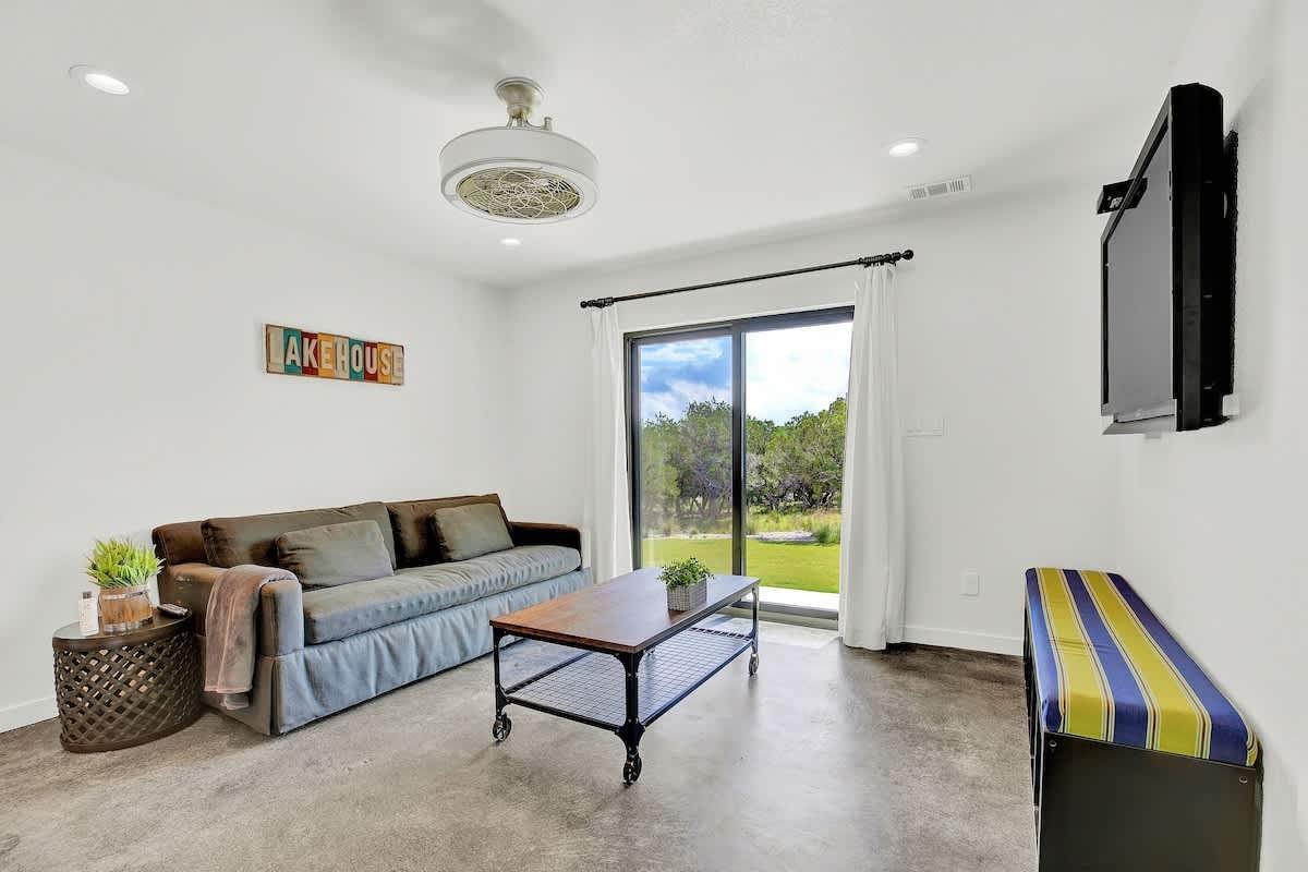 18407 Lakeland Drive Point Venture TX 78645