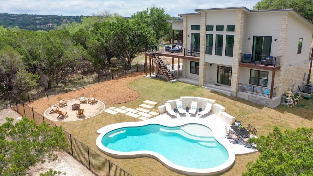 18407 Lakeland Drive Point Venture TX 78645