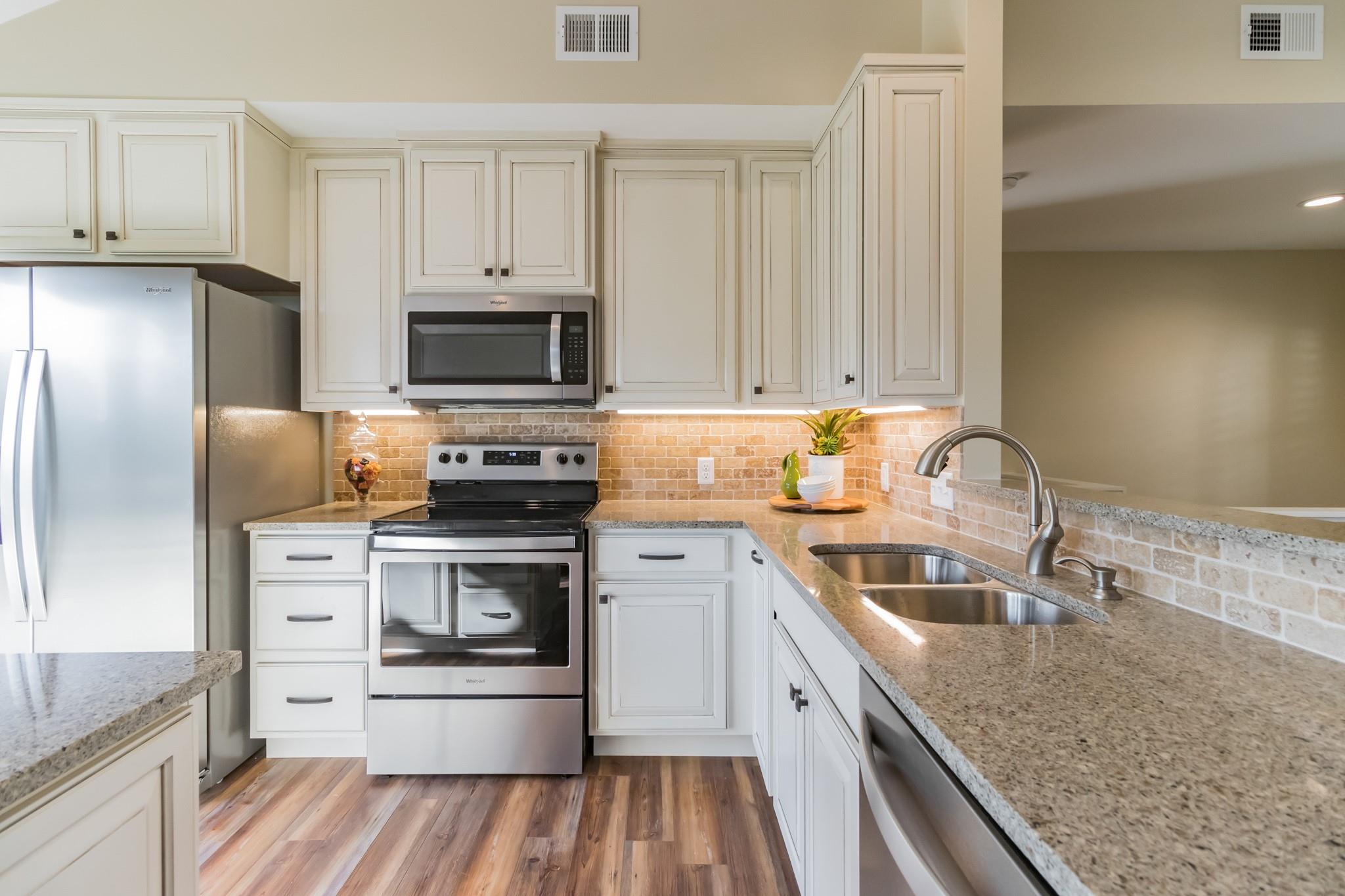 25201 & 25203 Lakeview Drive Spicewood TX 78669