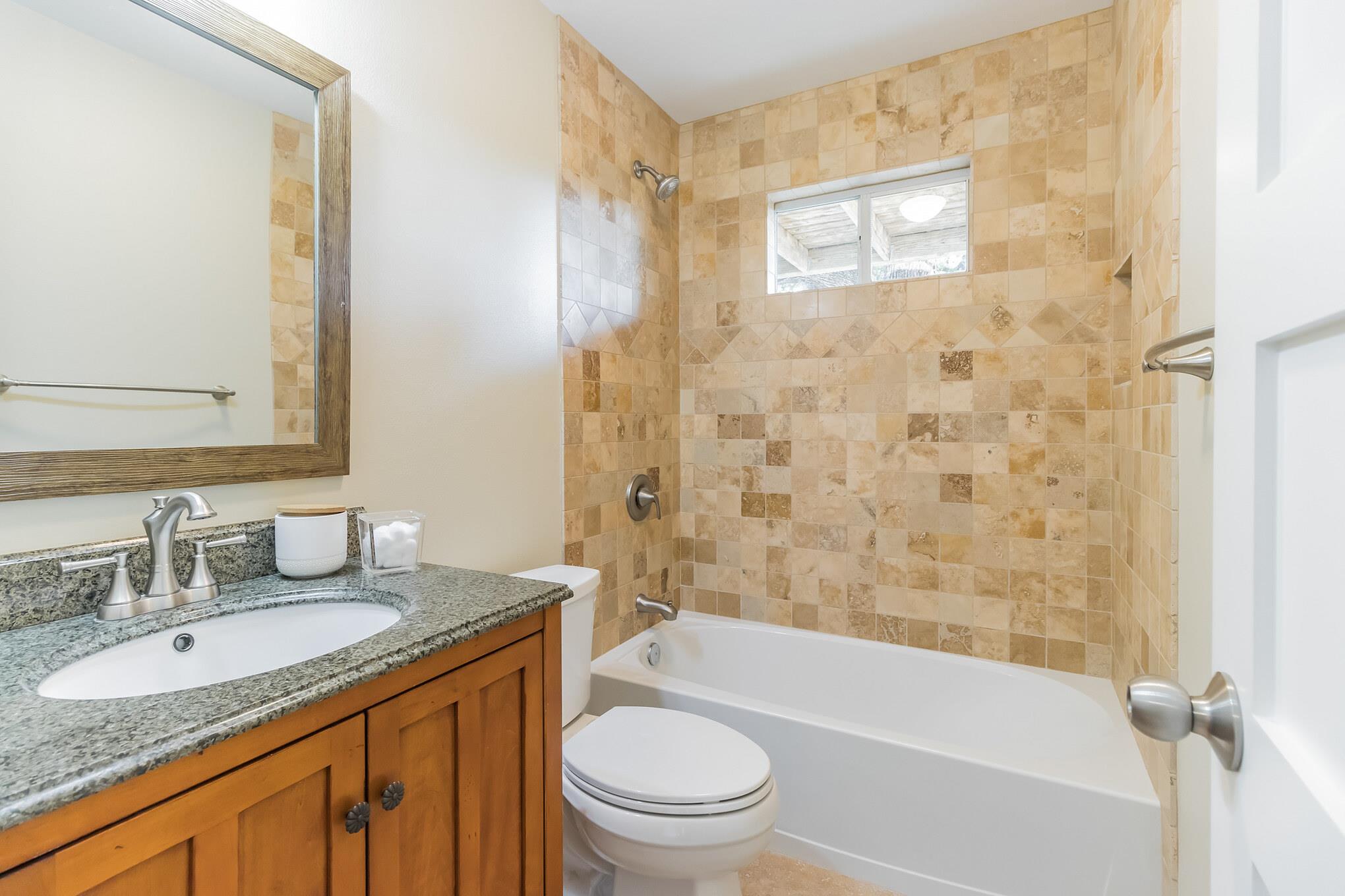 25201 & 25203 Lakeview Drive Spicewood TX 78669
