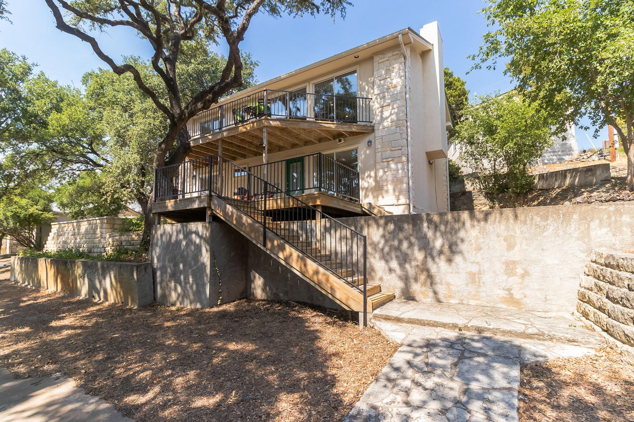 25201 & 25203 Lakeview Drive Spicewood TX 78669