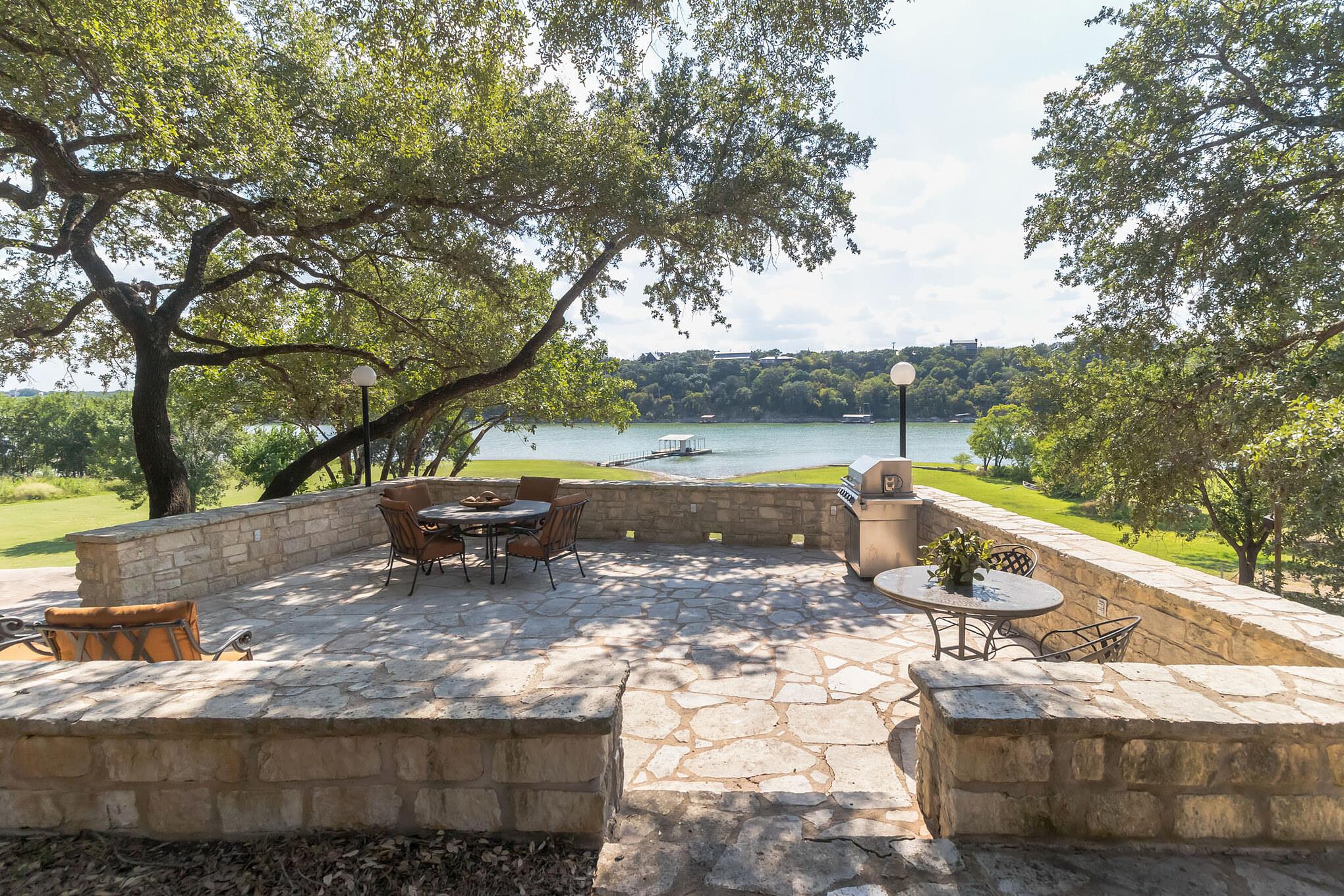 25201 & 25203 Lakeview Drive Spicewood TX 78669